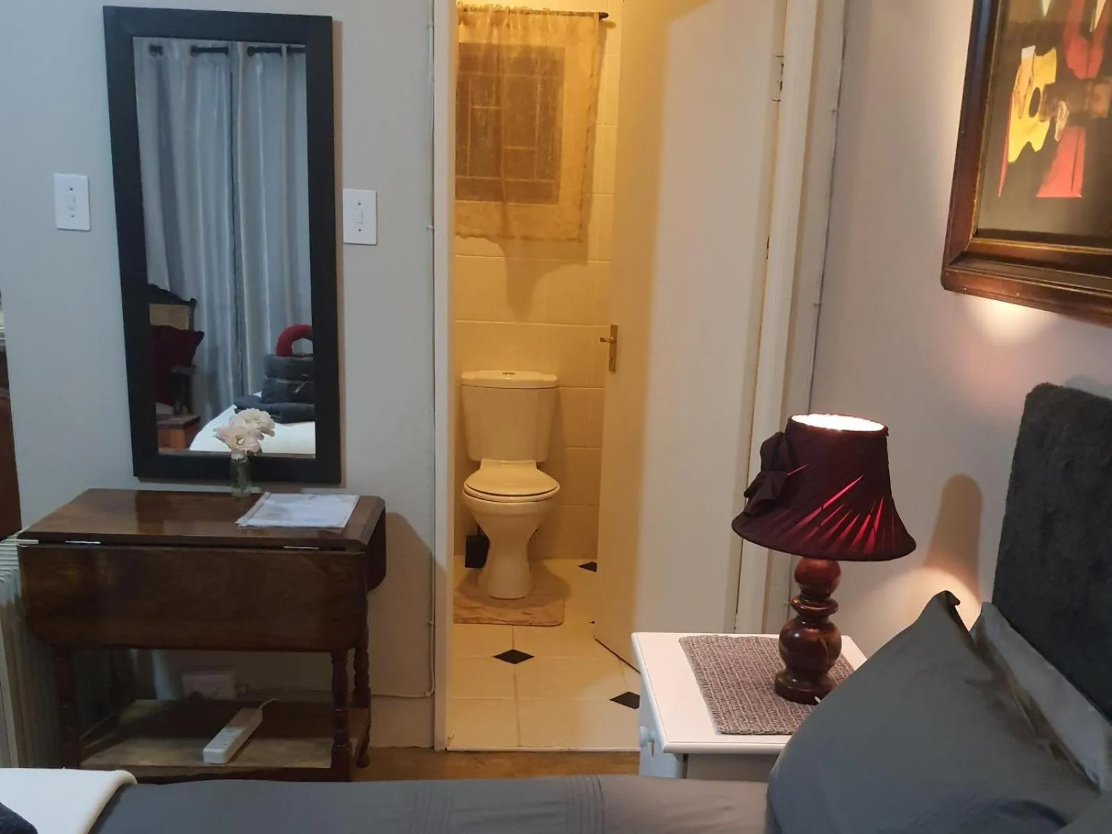 Photo of the whole room in Gemsbok Cottage