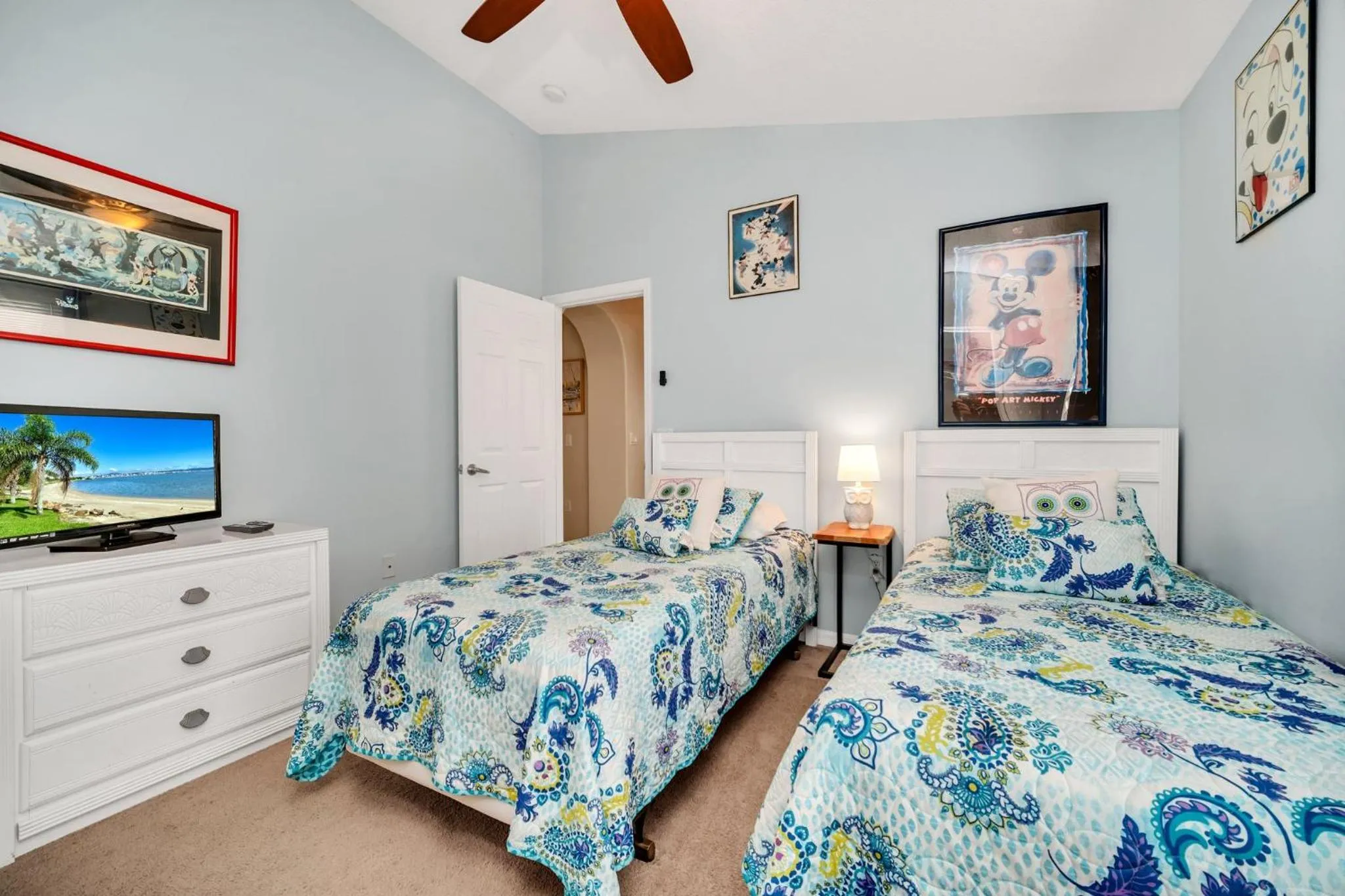 Bed in Indian Creek 3.5 miles from Disney