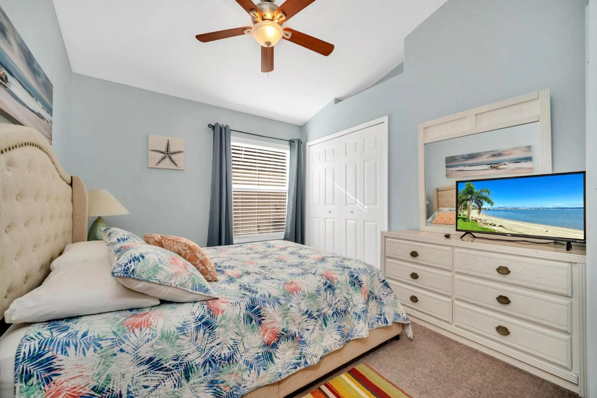 Bed in Indian Creek 3.5 miles from Disney