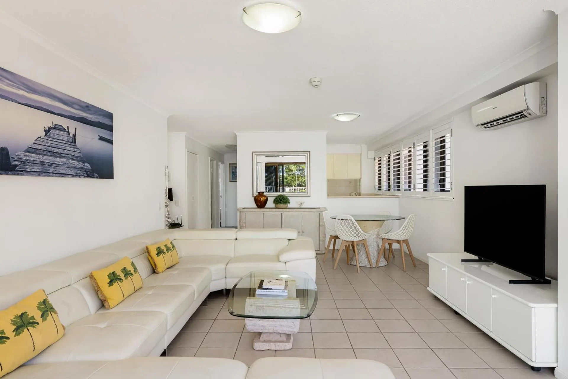 Communal lounge/ TV room in South Pacific Plaza - Official