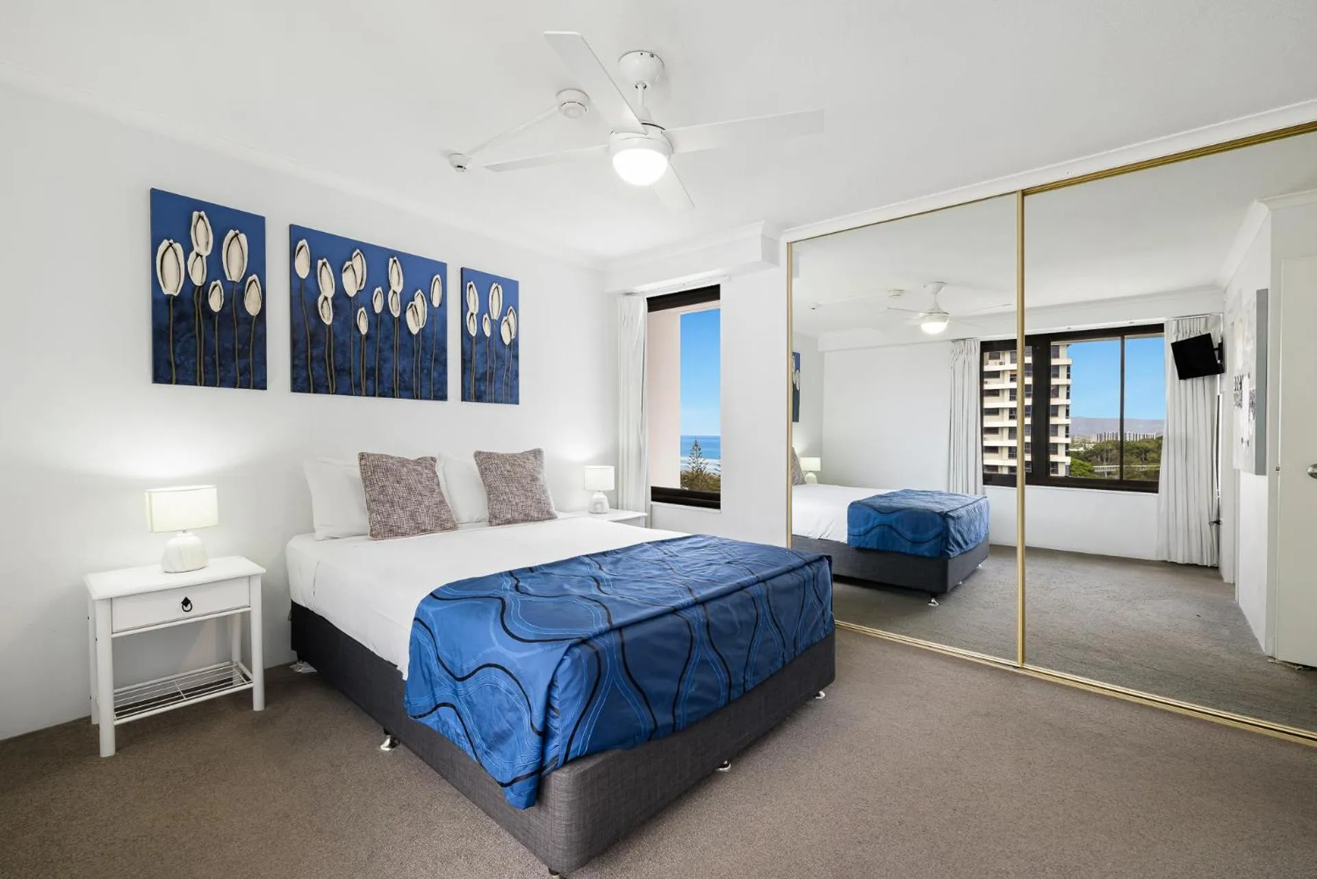 Bed in South Pacific Plaza - Official