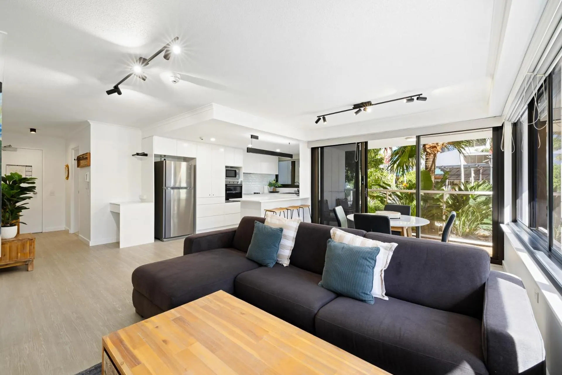 Kitchen or kitchenette in South Pacific Plaza - Official