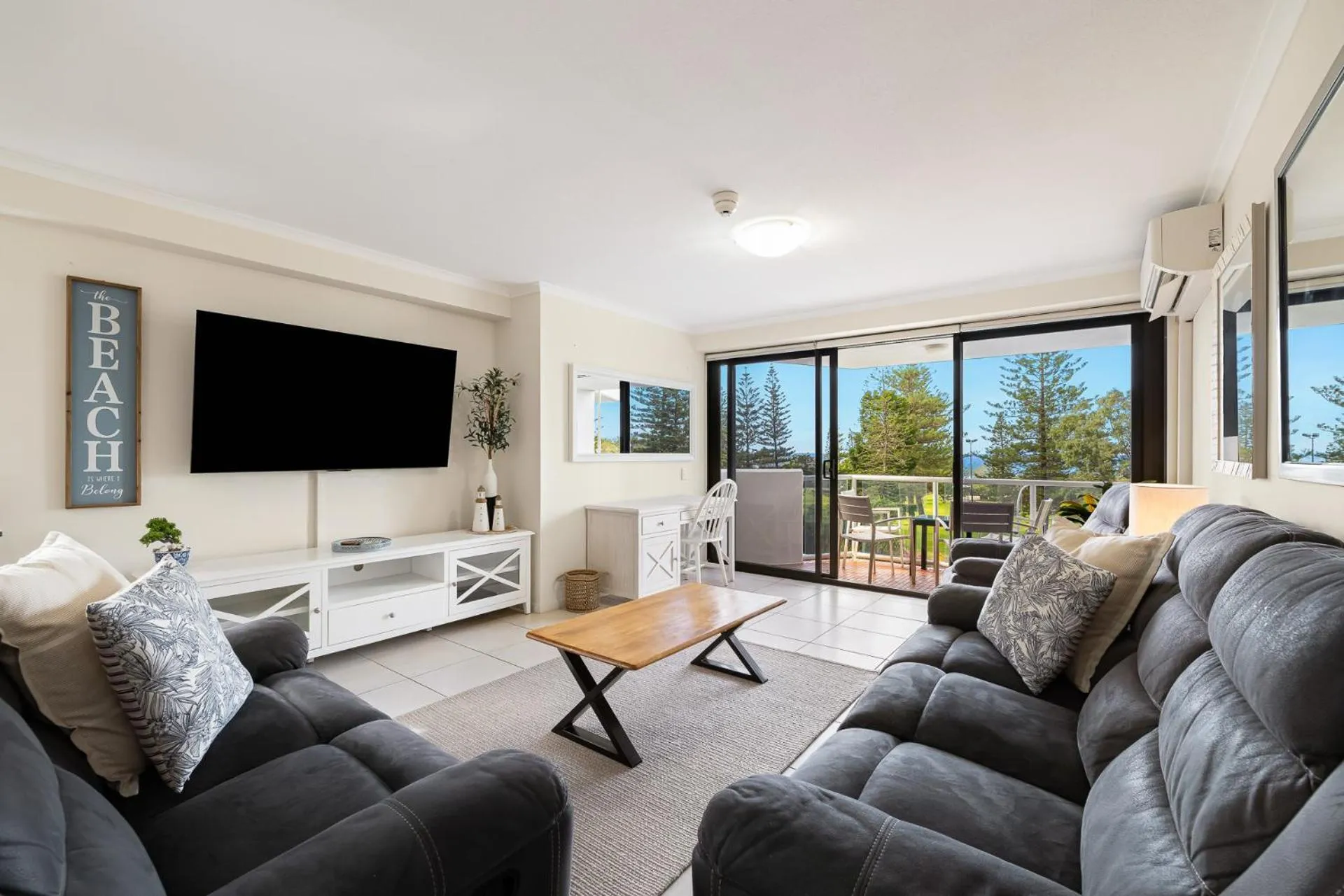 TV and multimedia in South Pacific Plaza - Official