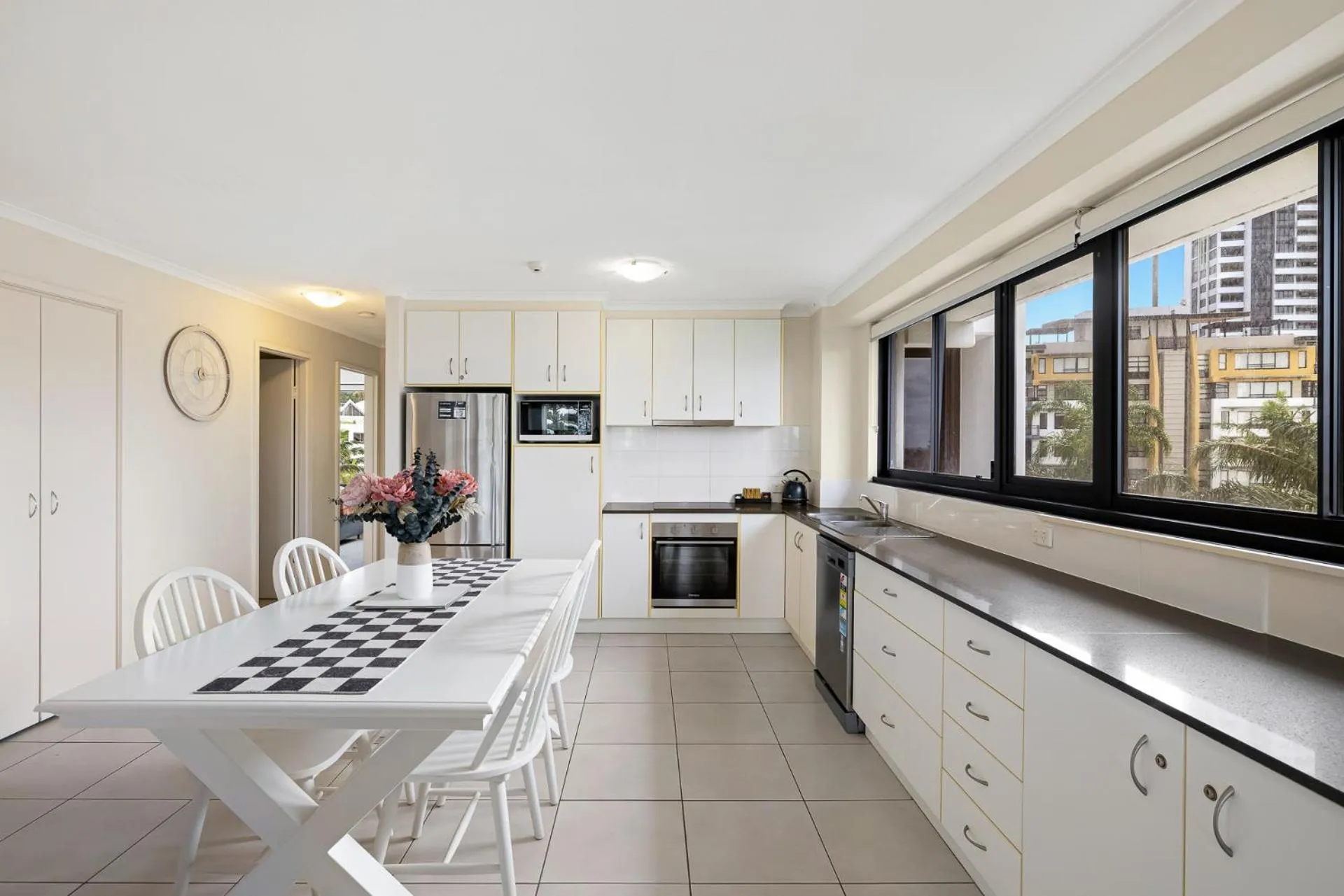 Kitchen or kitchenette in South Pacific Plaza - Official