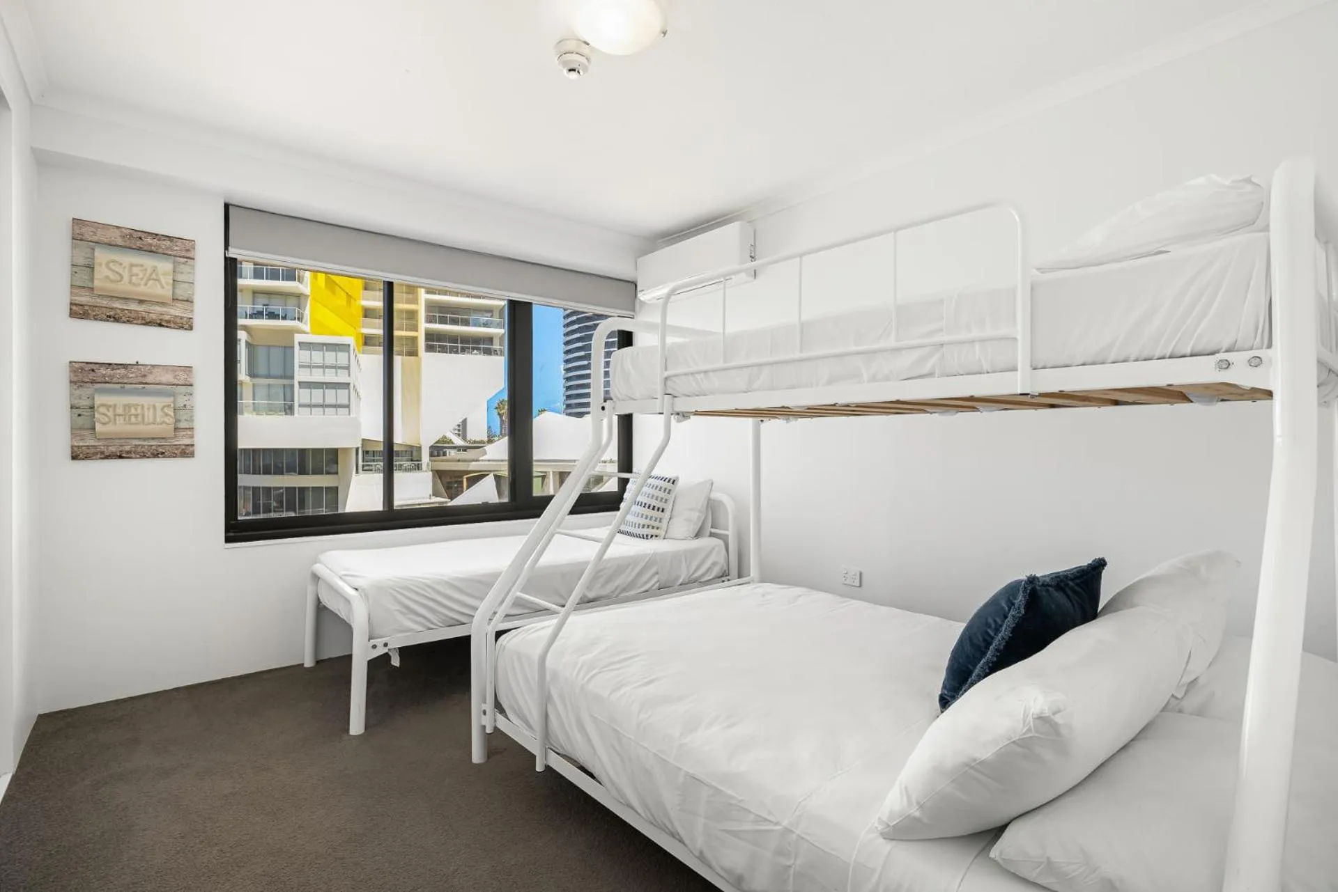 Bed in South Pacific Plaza - Official