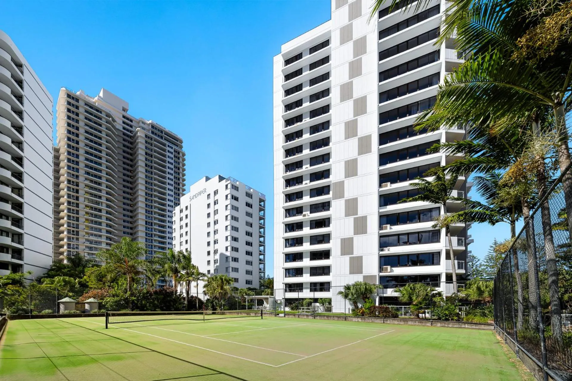 Tennis court in South Pacific Plaza - Official