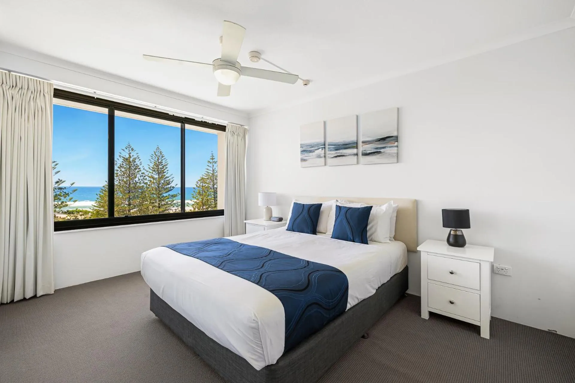 Bed in South Pacific Plaza - Official