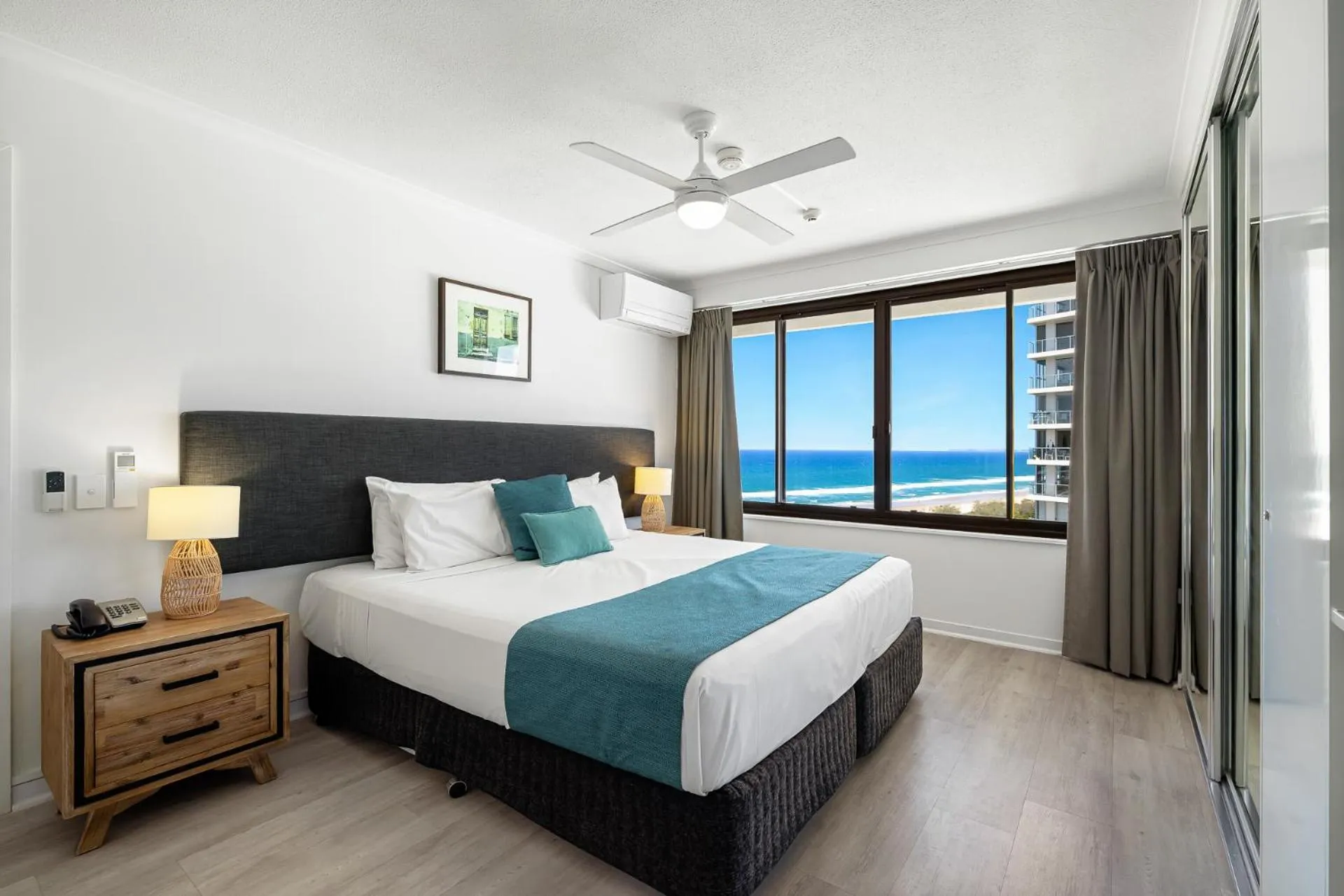 Bed in South Pacific Plaza - Official