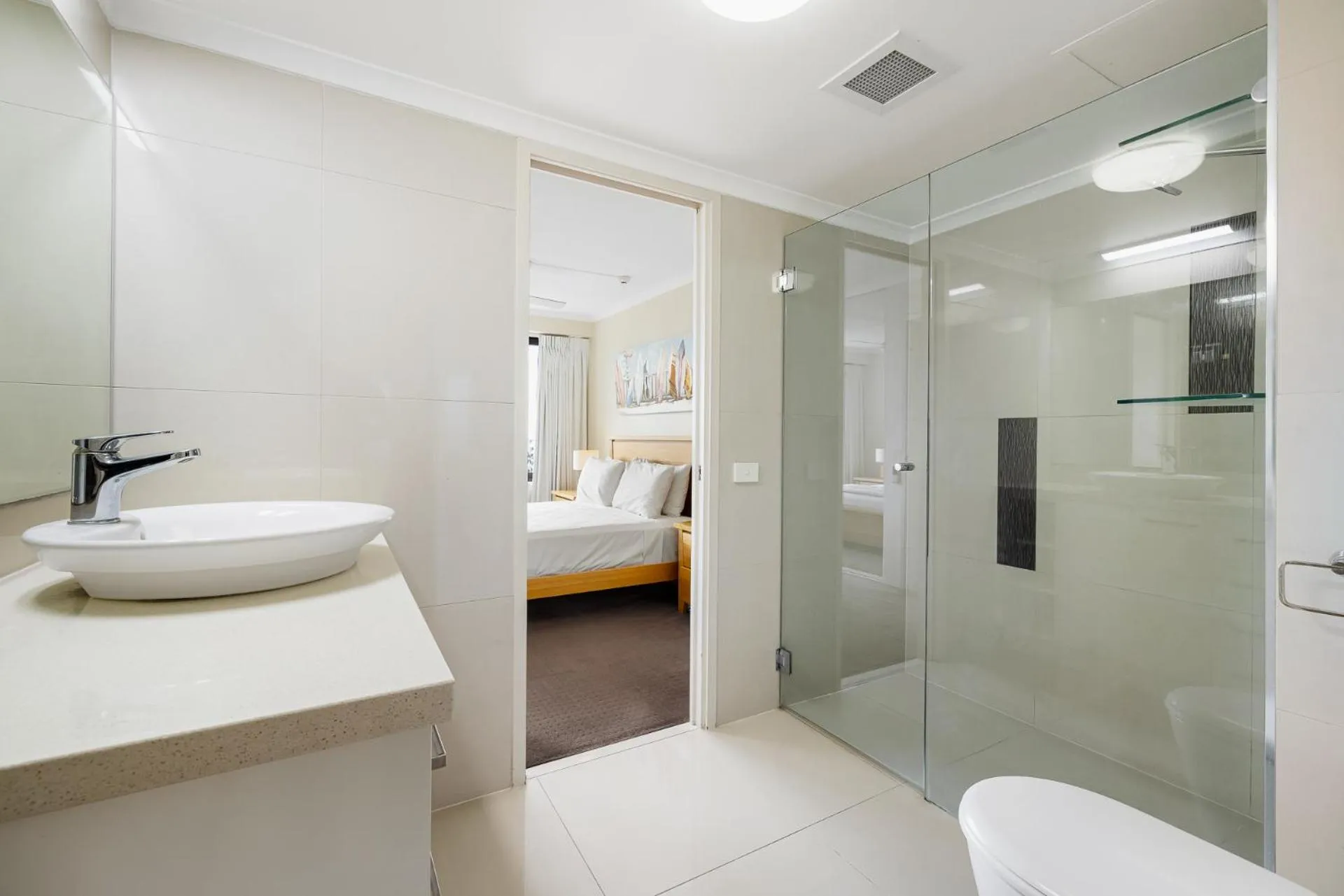 Shower in South Pacific Plaza - Official