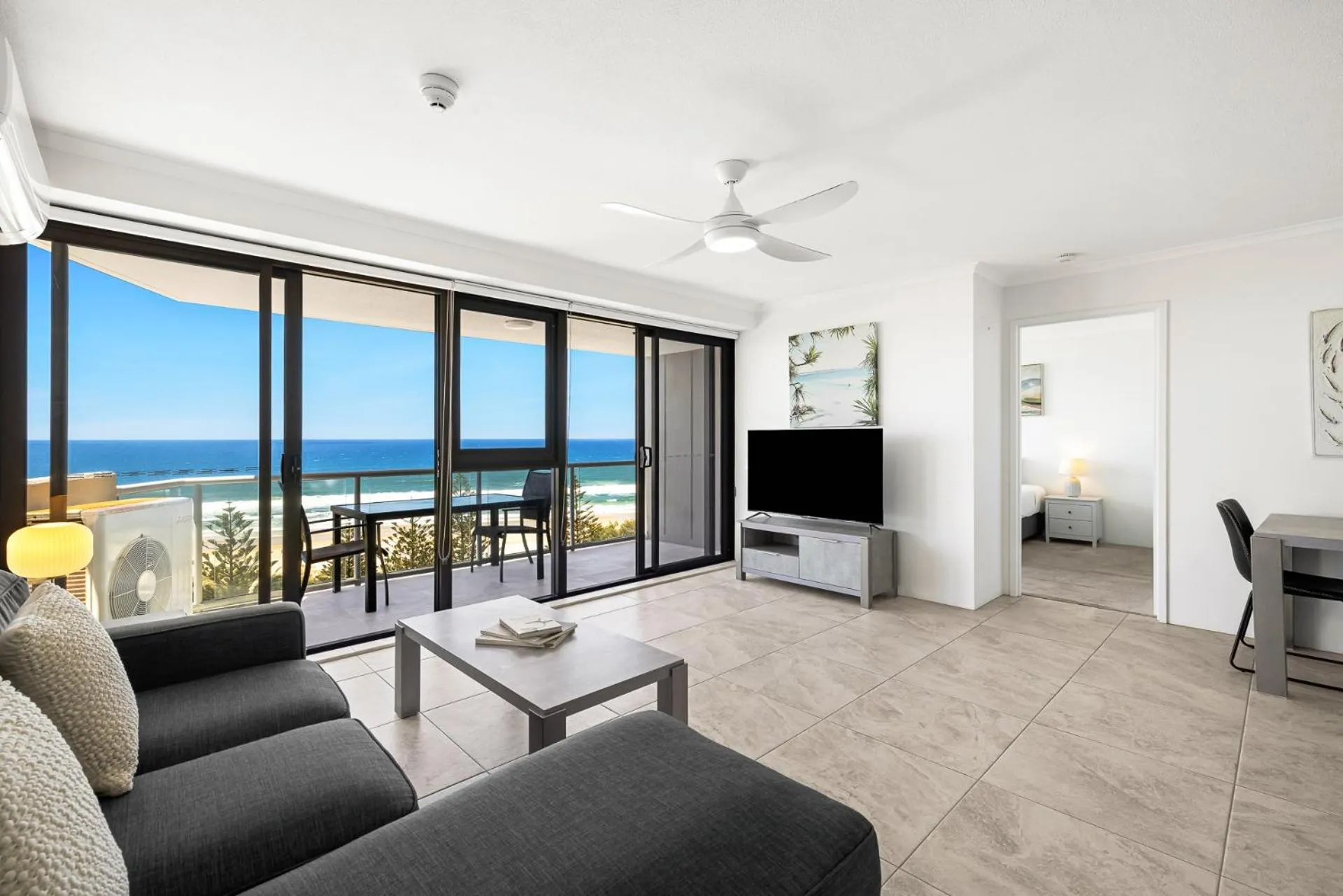 Communal lounge/ TV room in South Pacific Plaza - Official