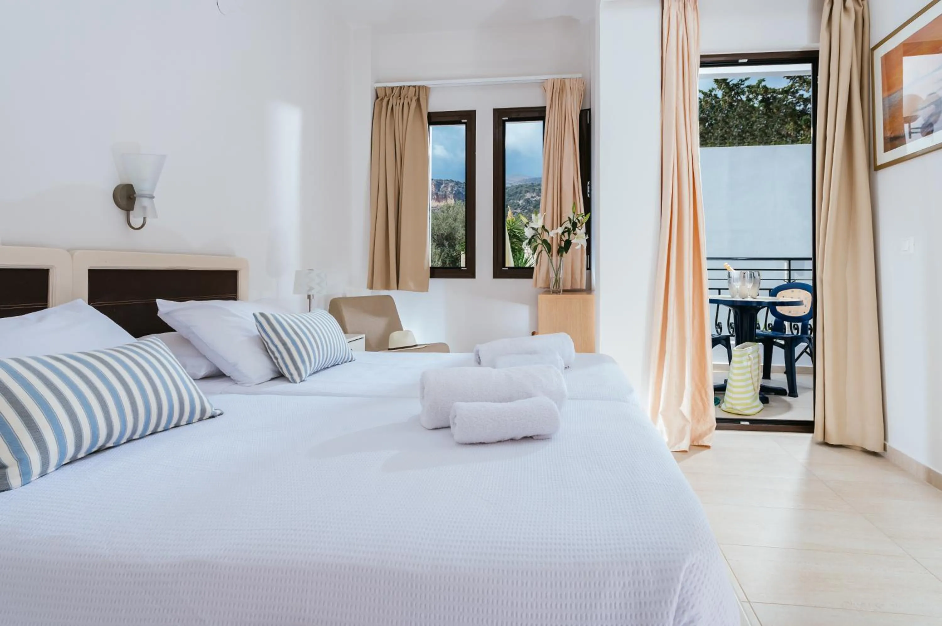 Bed in Paradise Hotel-Apartments