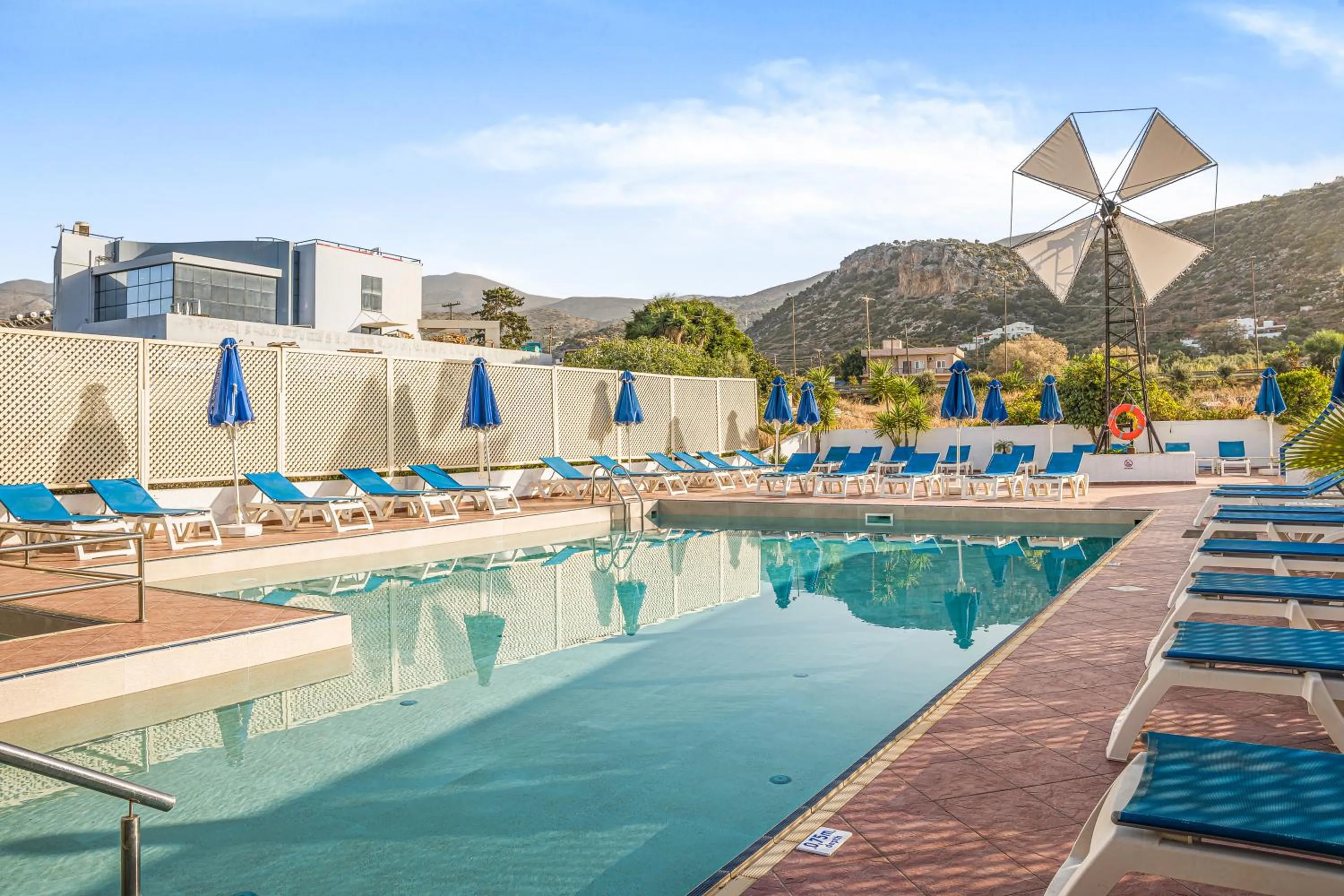 Swimming pool in Paradise Hotel-Apartments