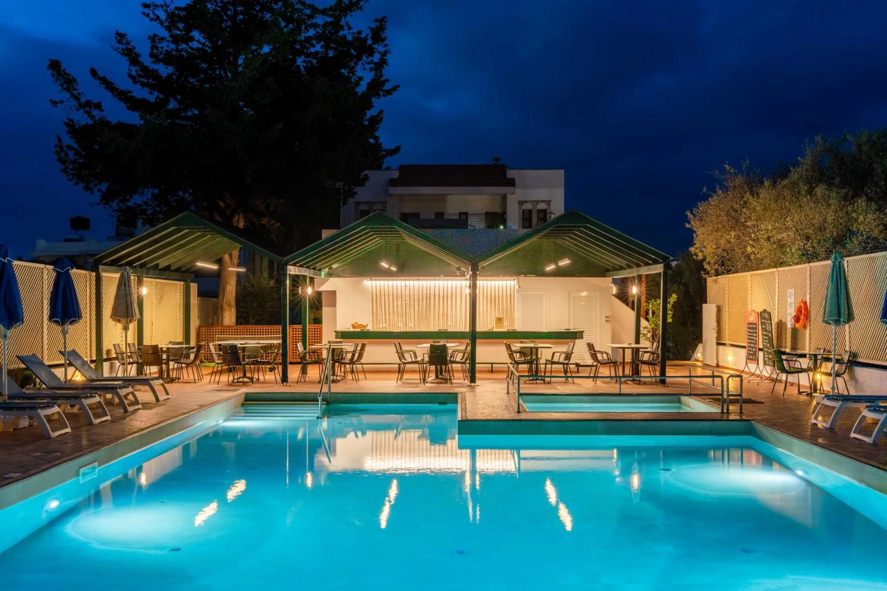 Paradise Hotel-Apartments