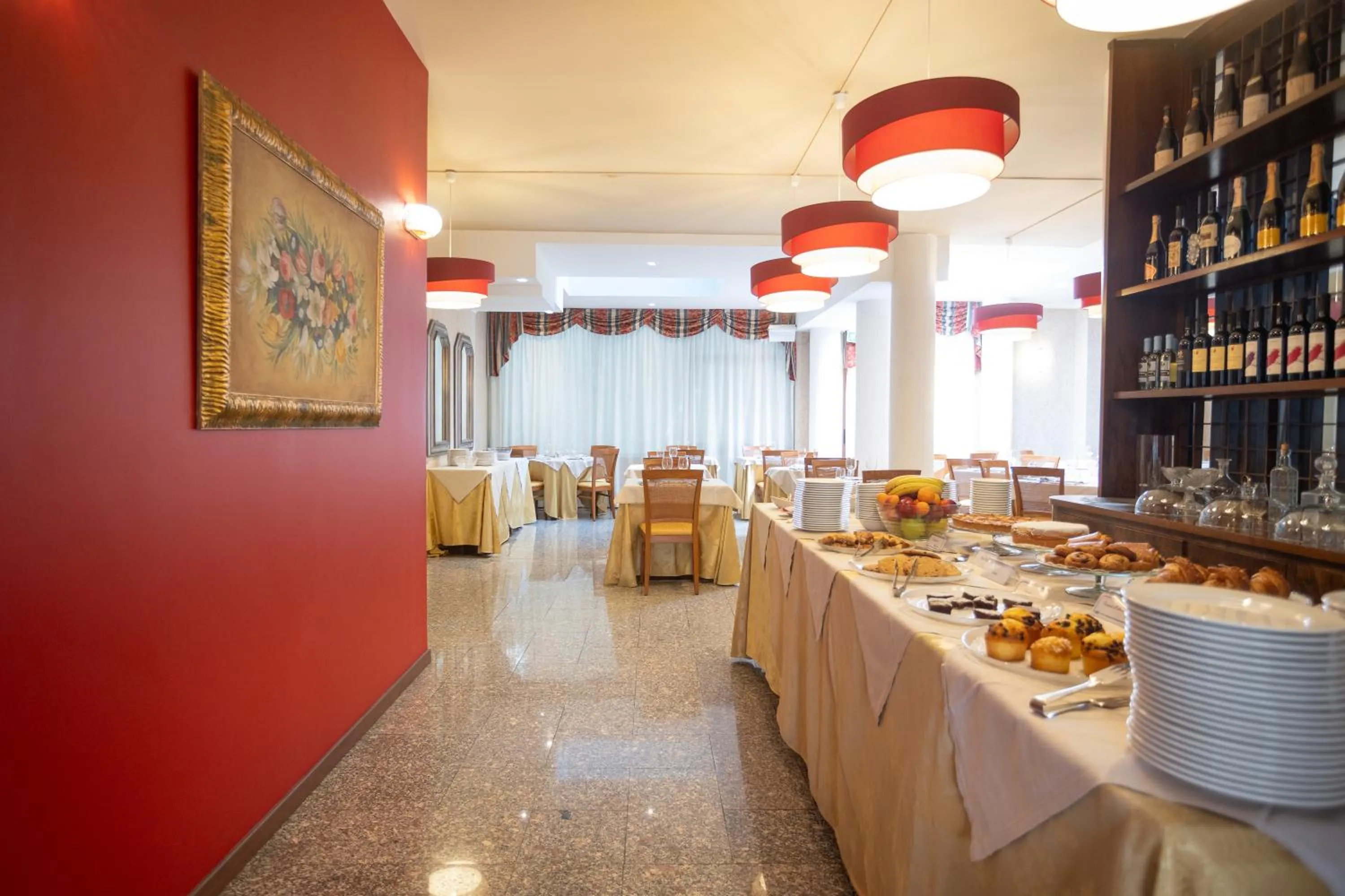 Restaurant/places to eat in Hotel Ferrari