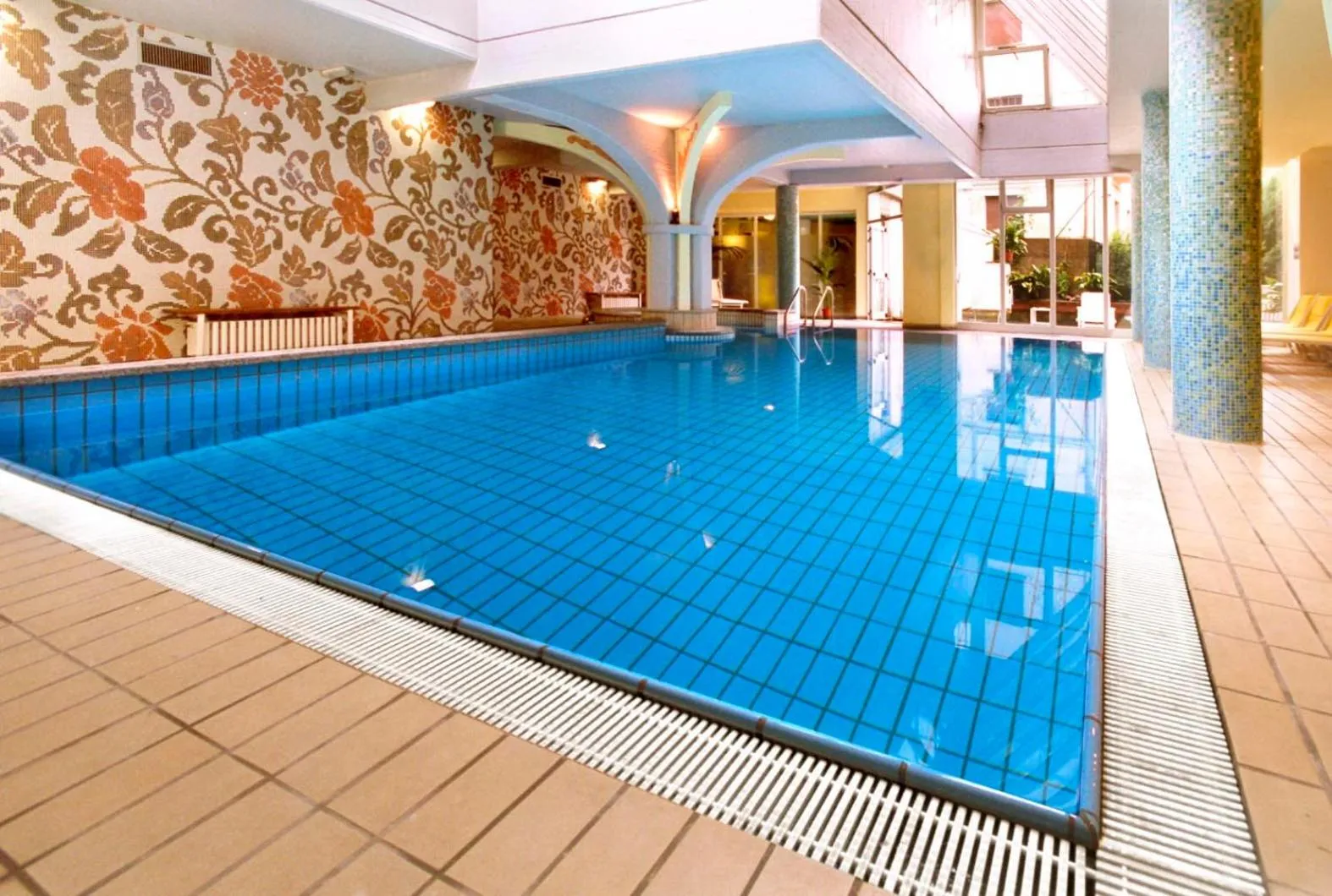 Swimming pool in Hotel Ferrari