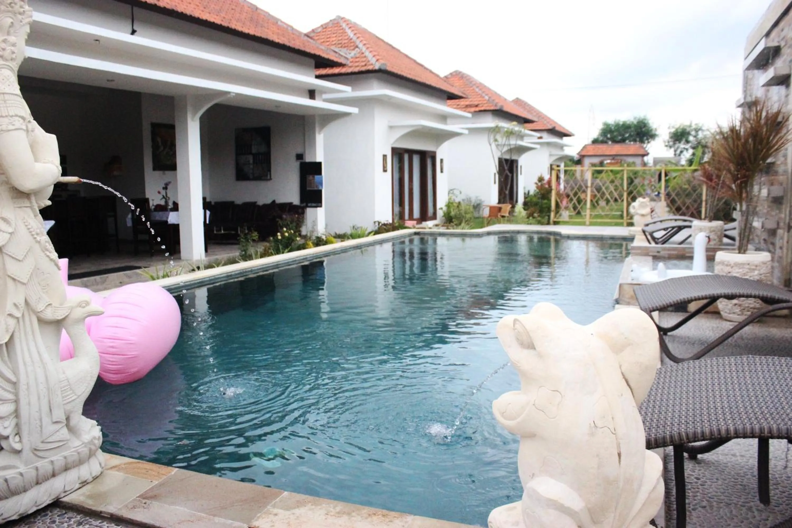 Swimming pool in The Barari Villas