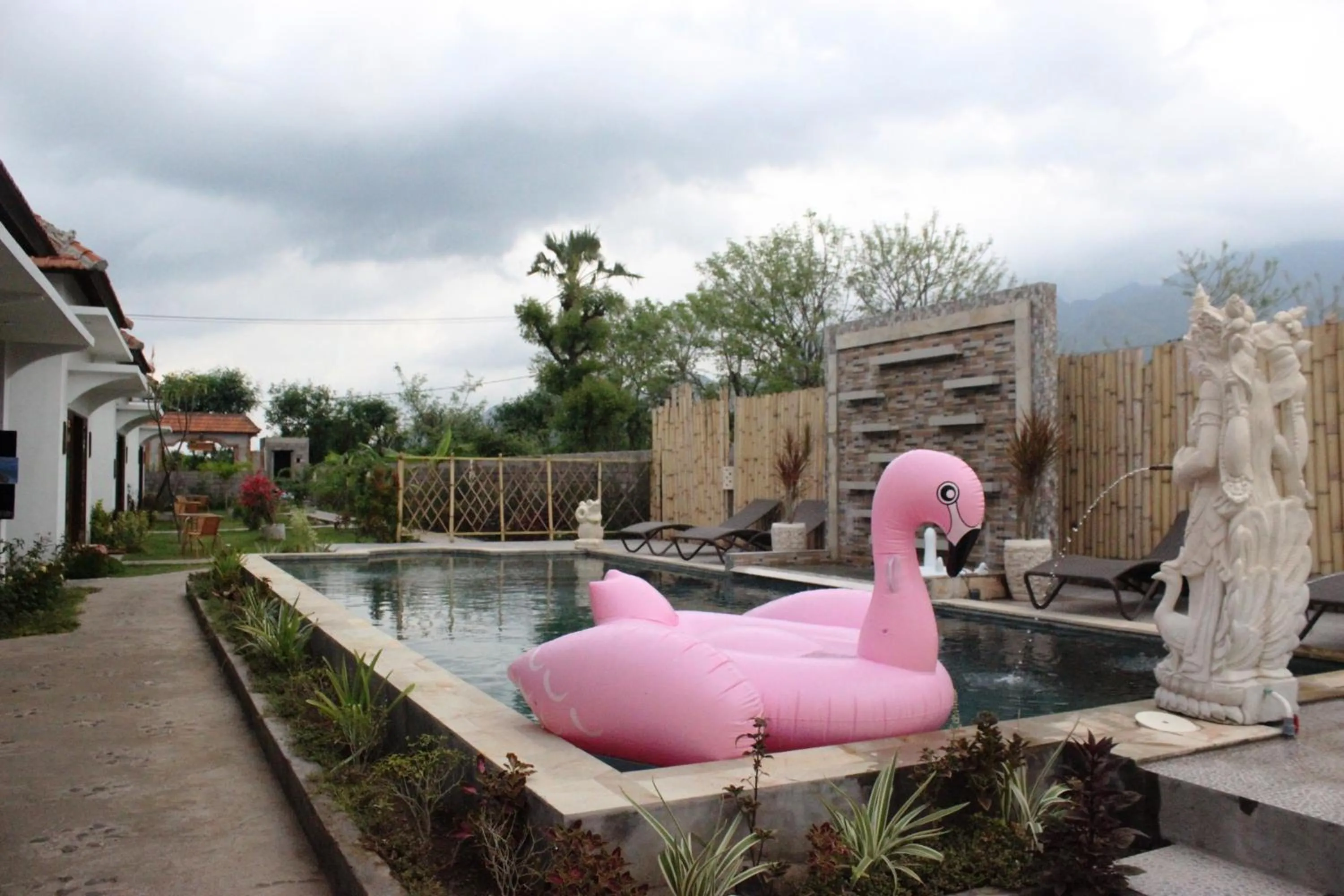 Swimming pool in The Barari Villas