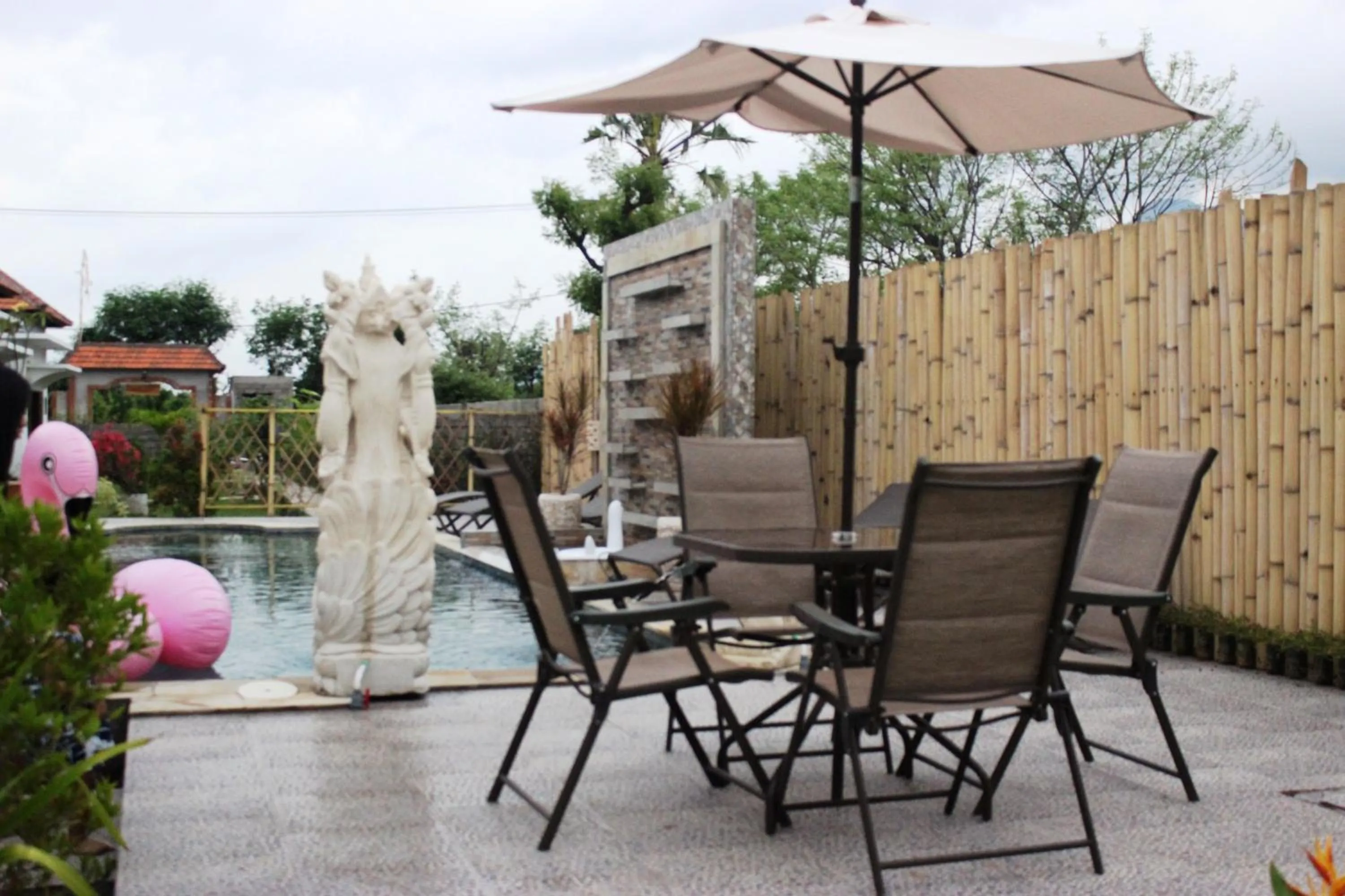 Swimming pool in The Barari Villas