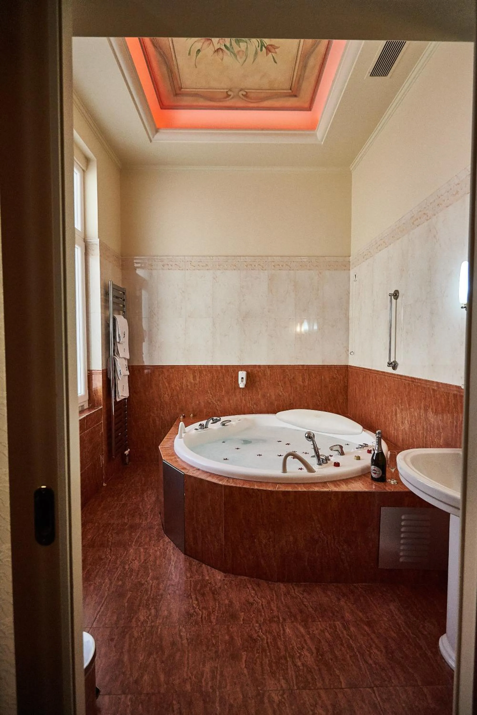 Hot Tub in Exis Hotel