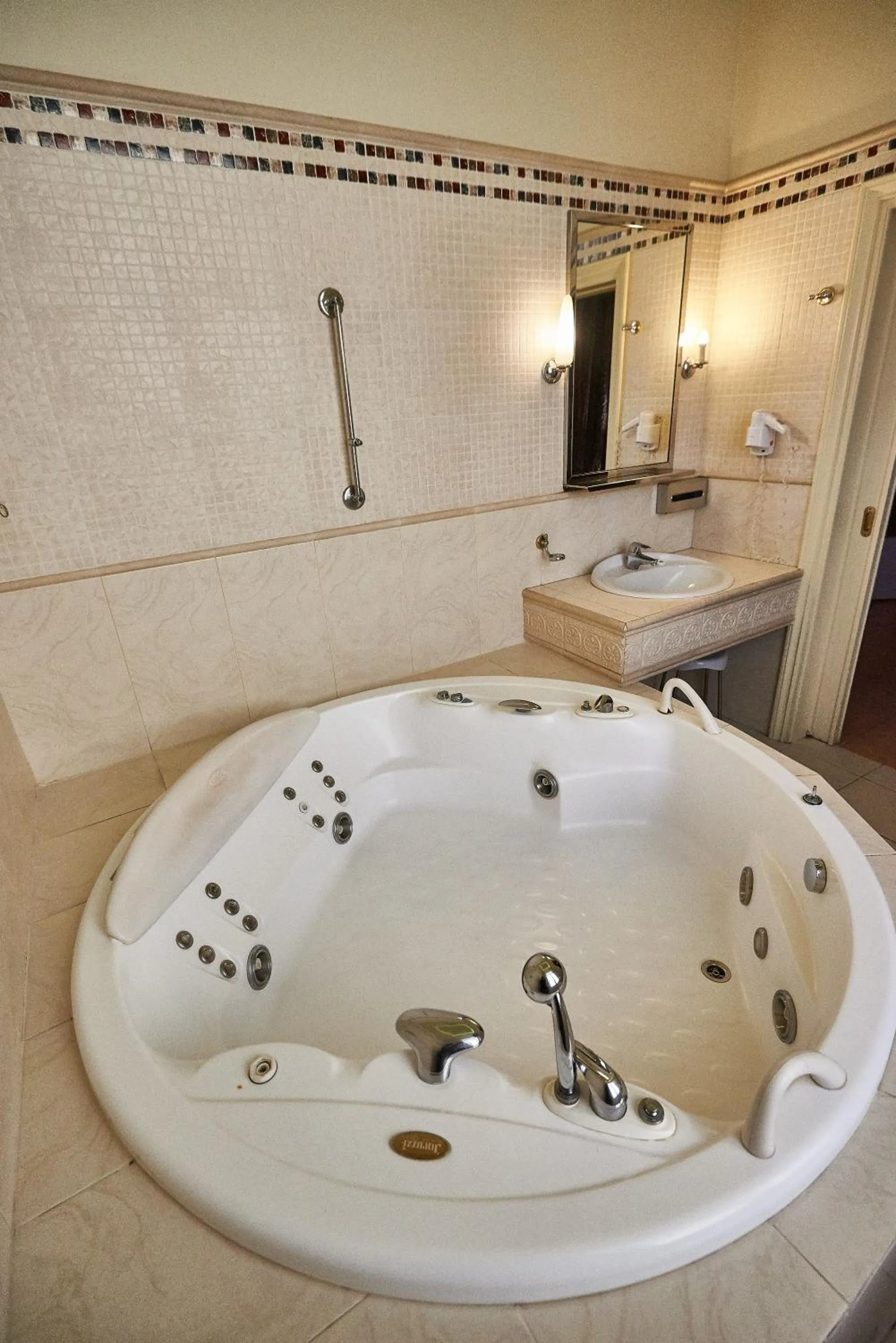 Hot Tub in Exis Hotel