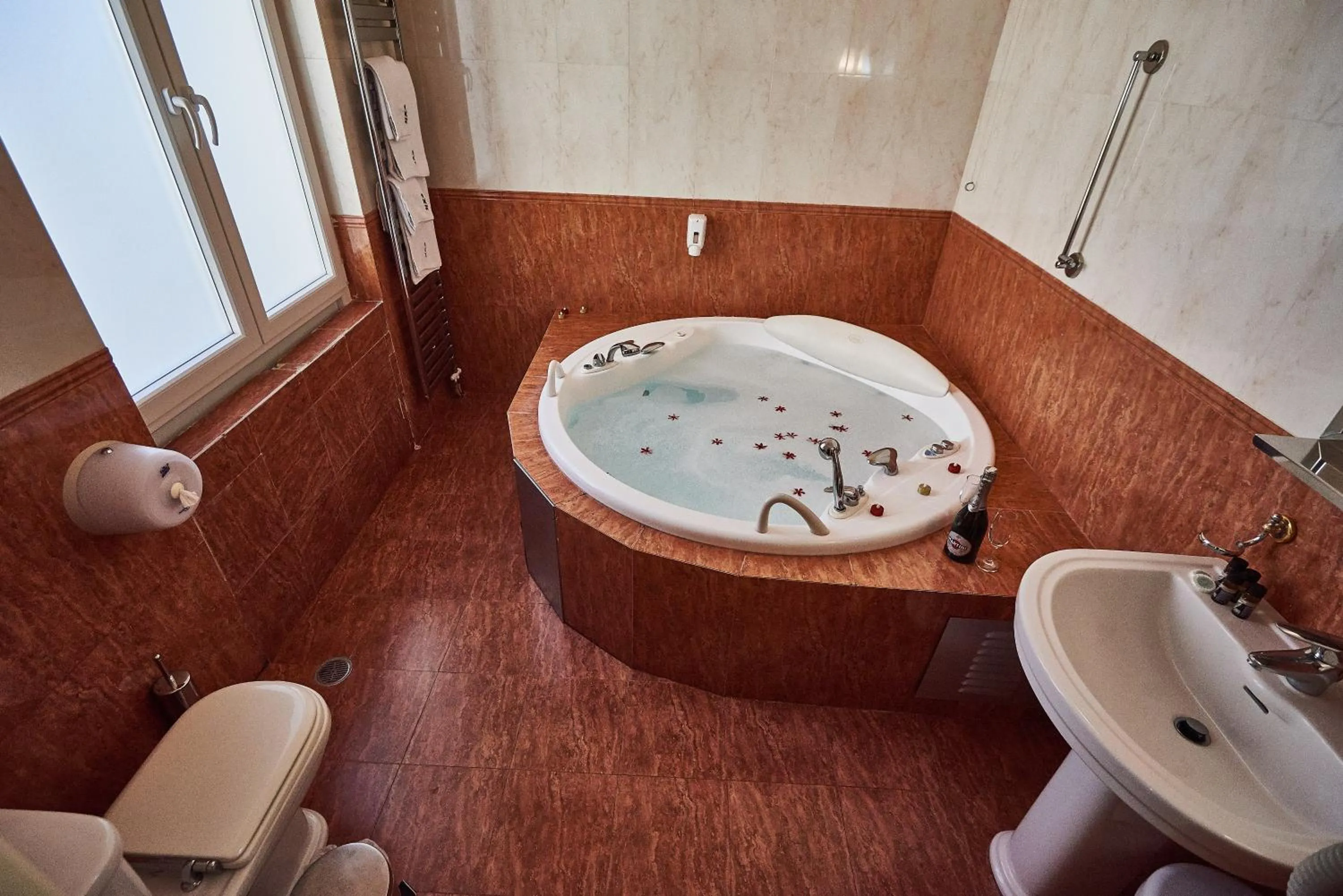 Hot Tub in Exis Hotel