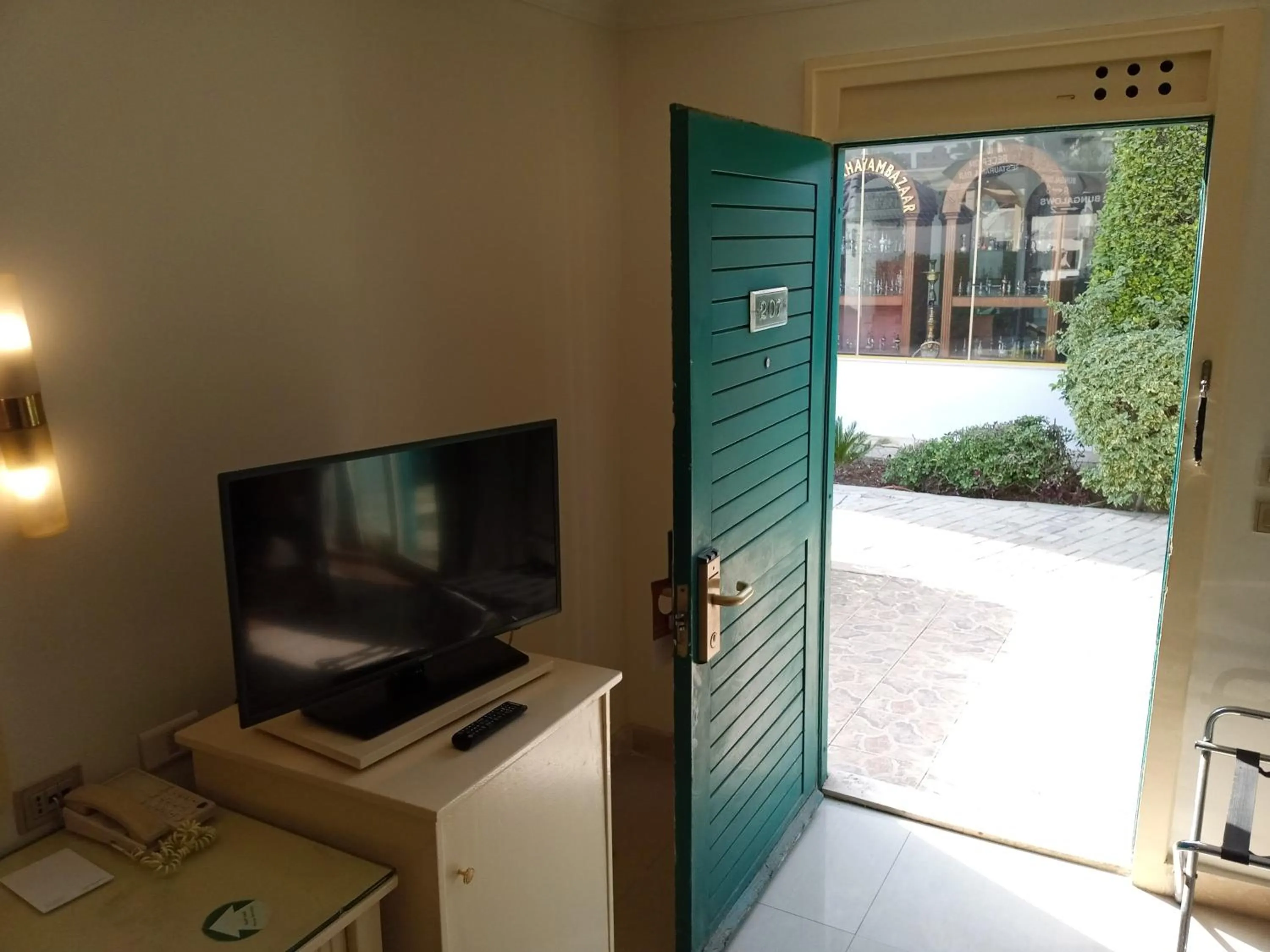 TV and multimedia in Cairo Pyramids Hotel