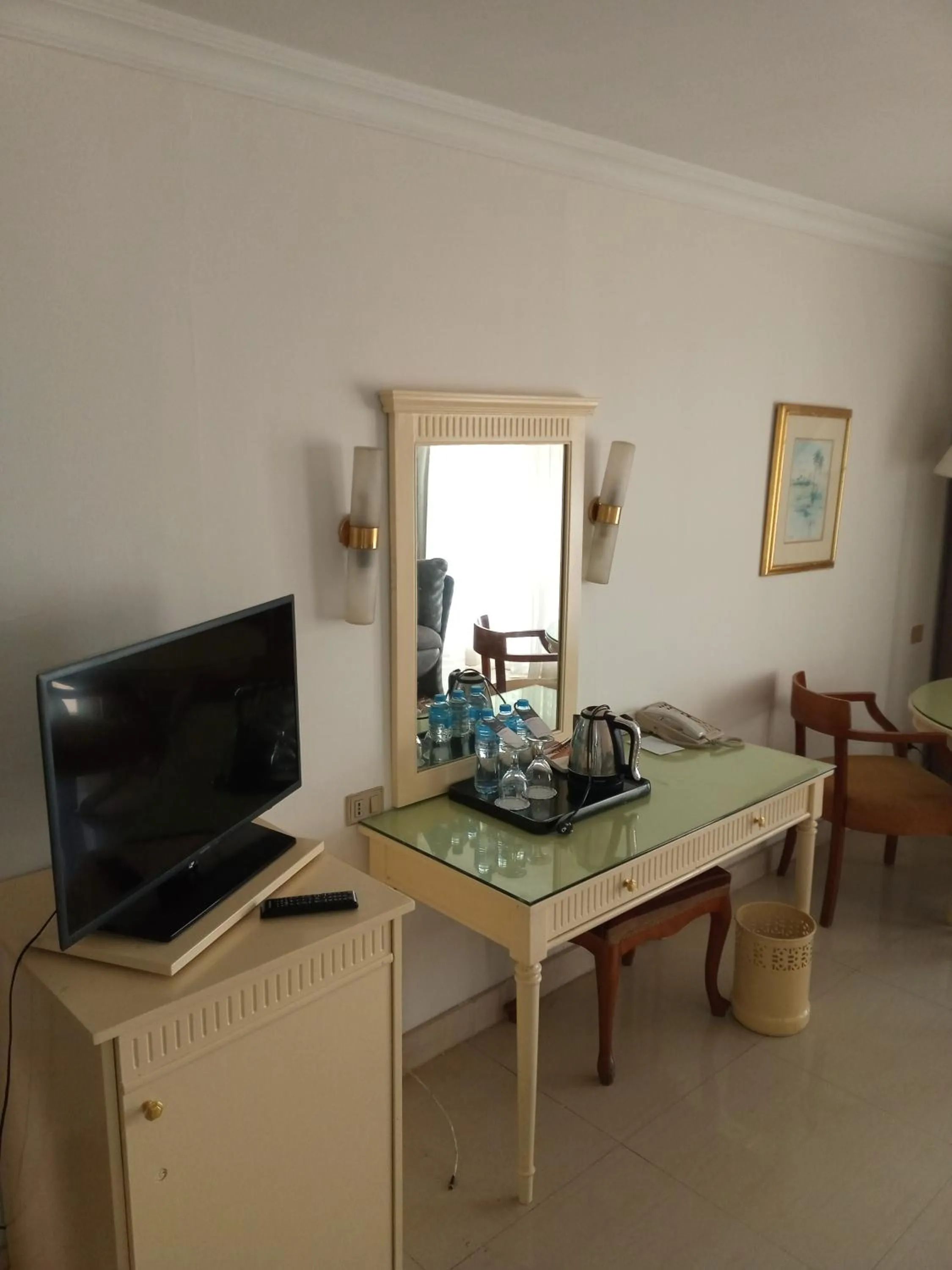 TV and multimedia in Cairo Pyramids Hotel