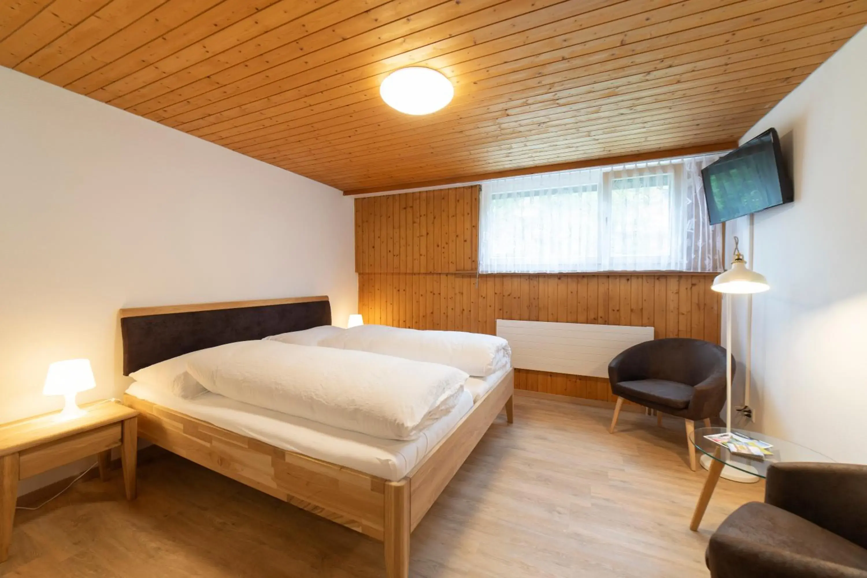 Double Room with Shared Bathroom - single occupancy in Hotel Sonne Double Room with Shared Bathroom - single occupancy in Hotel Sonne