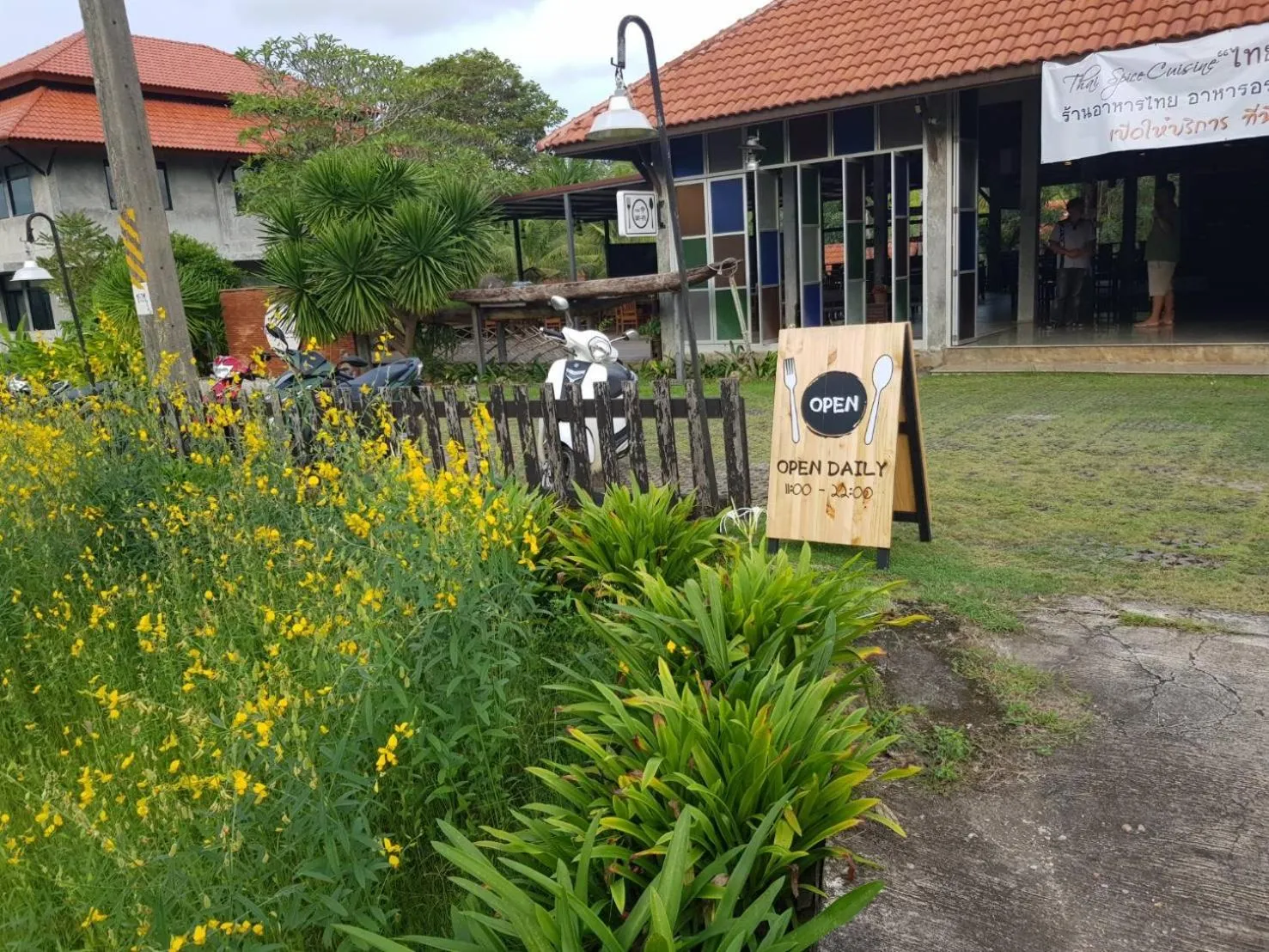 Restaurant/places to eat in Tropicana Lanta Resort