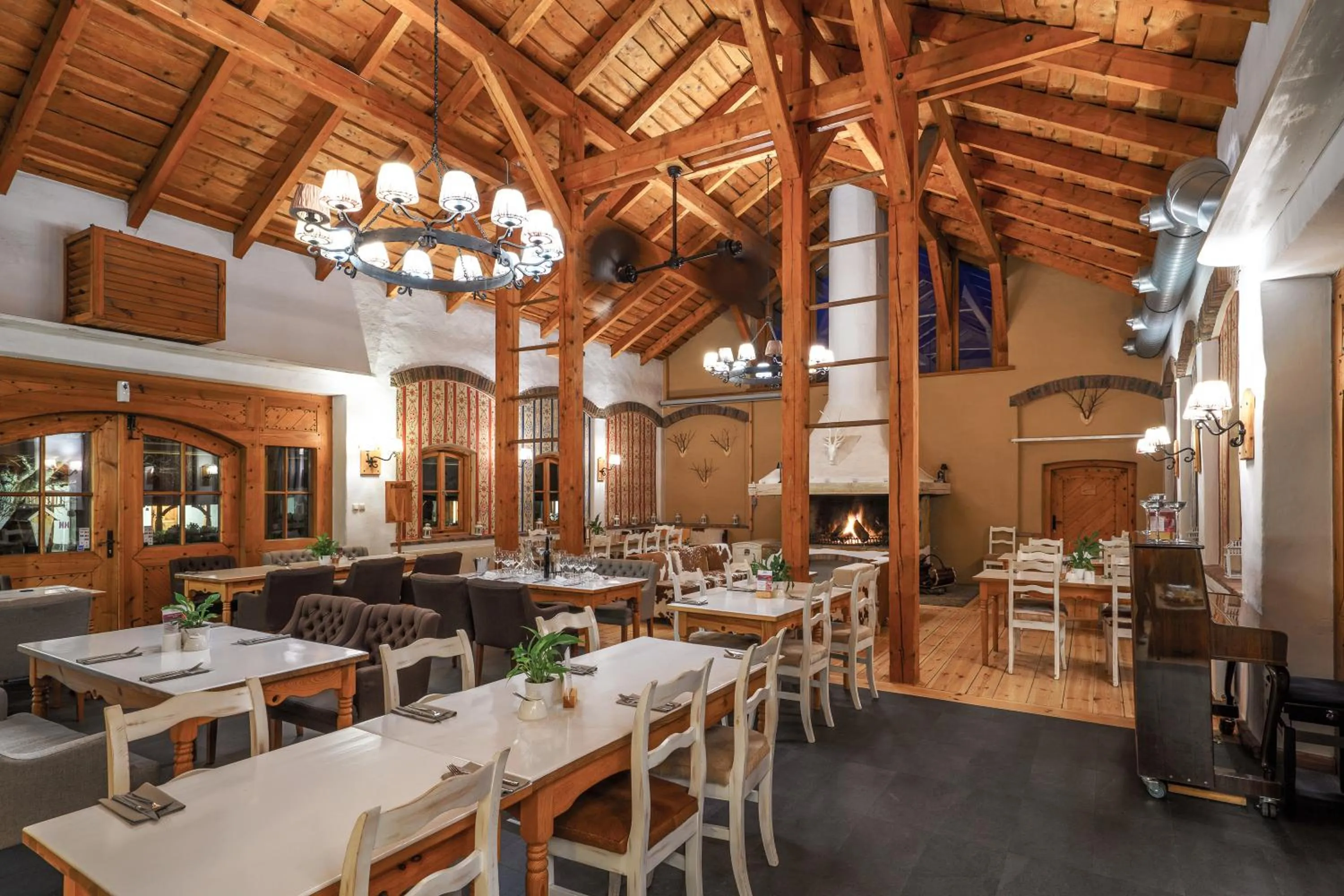 Restaurant/places to eat in Hotel Głęboczek Vine Resort& Spa