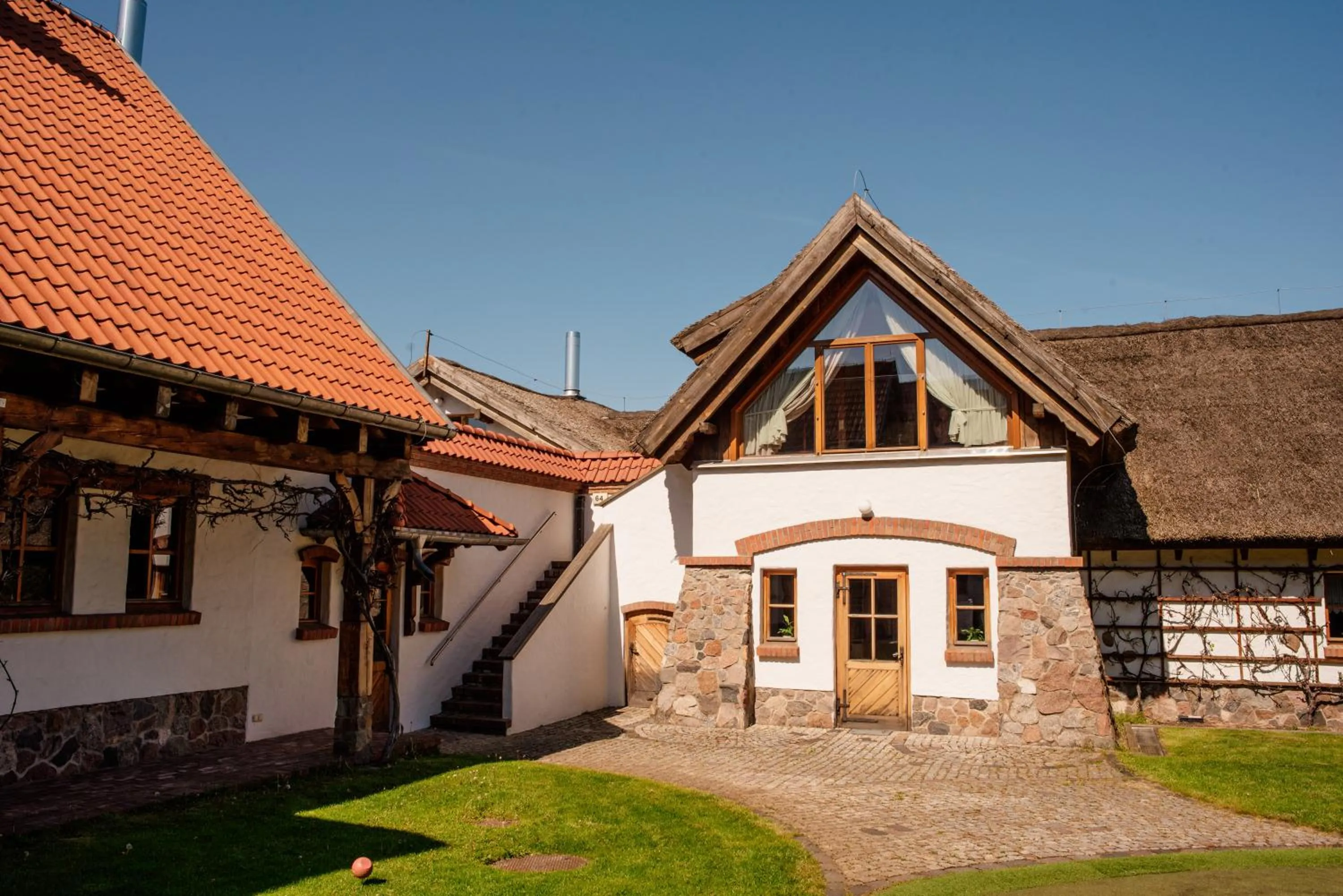 Property building in Hotel Głęboczek Vine Resort& Spa