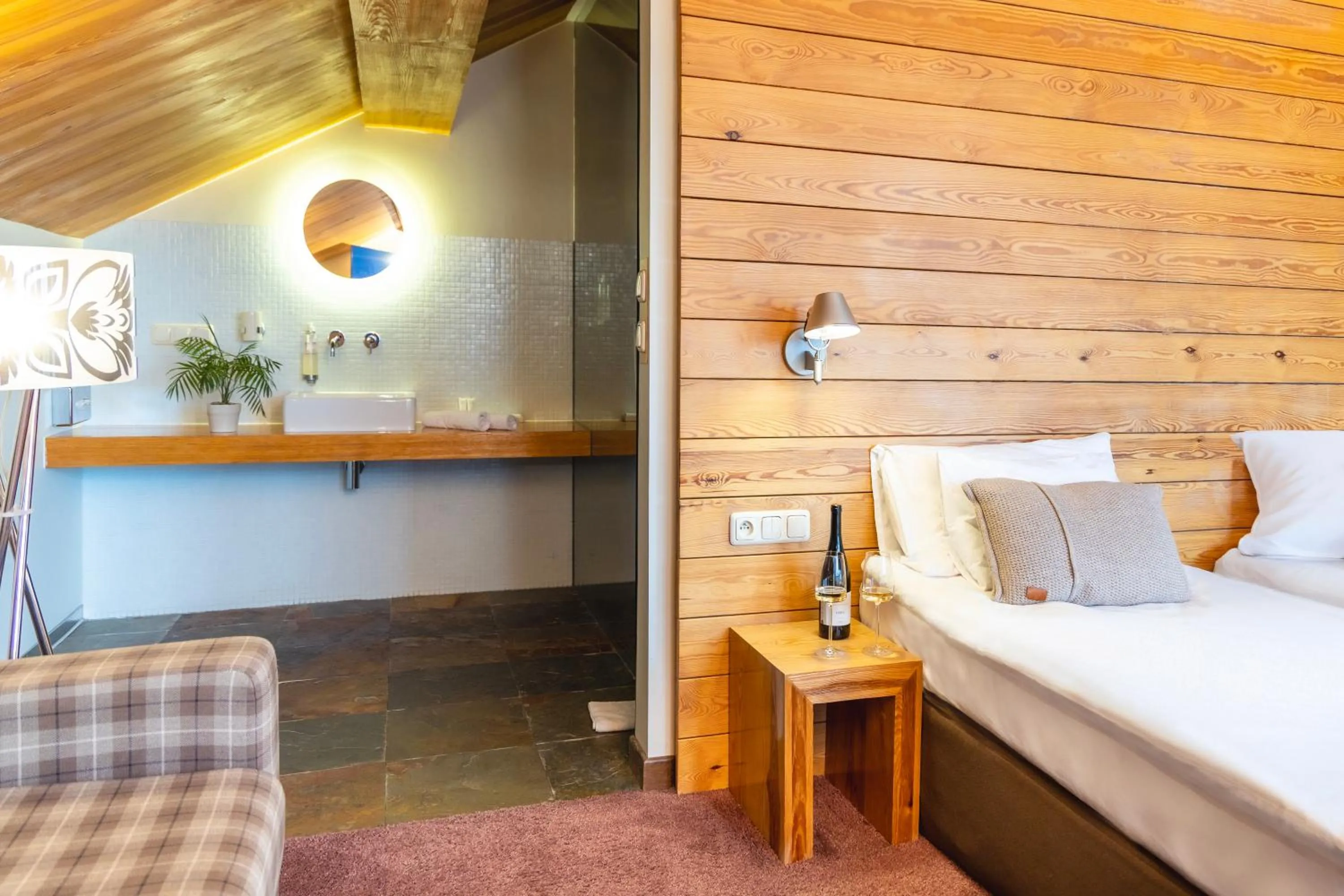 Photo of the whole room, Bed in Hotel Głęboczek Vine Resort& Spa