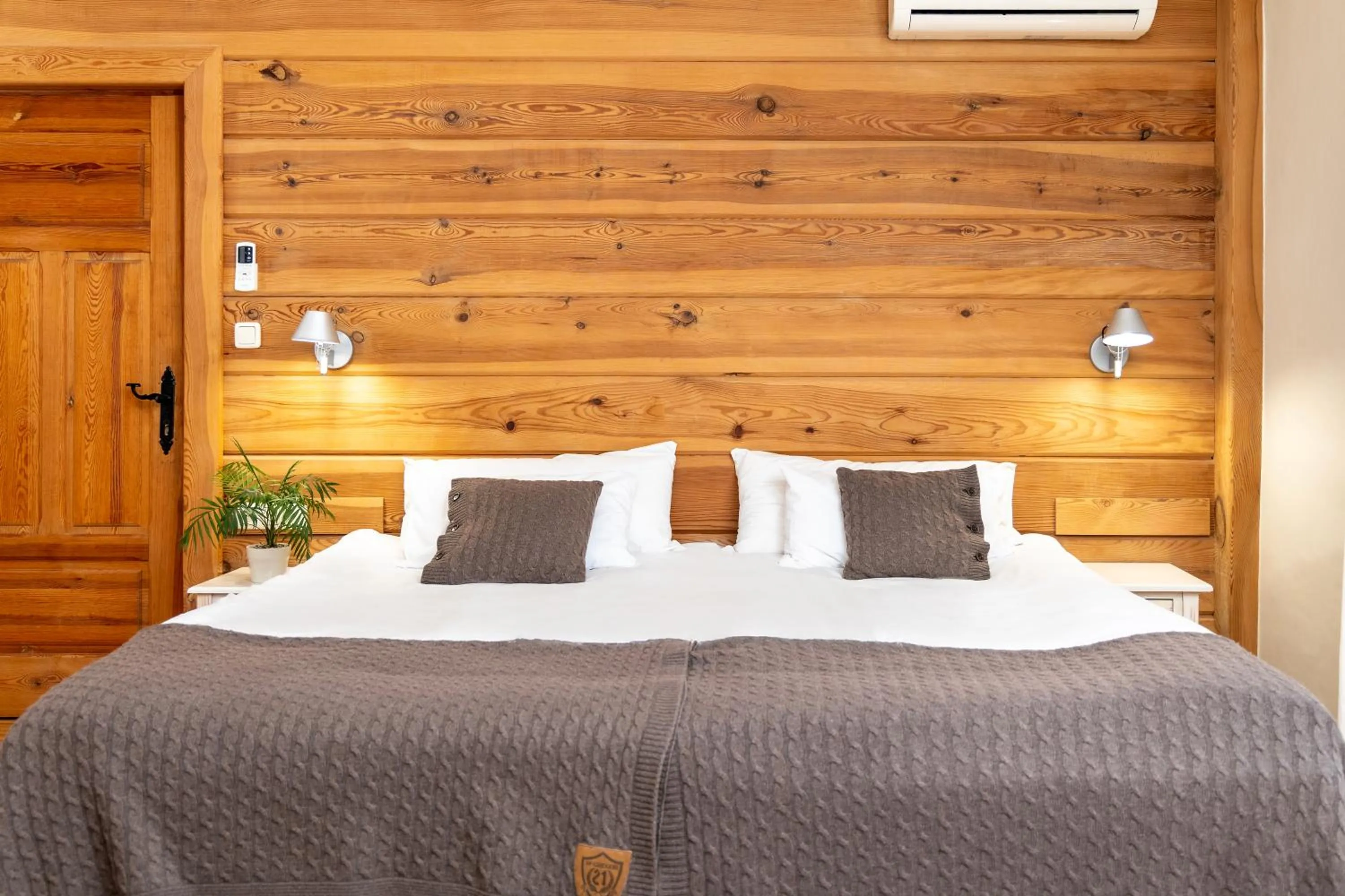 Photo of the whole room, Bed in Hotel Głęboczek Vine Resort& Spa