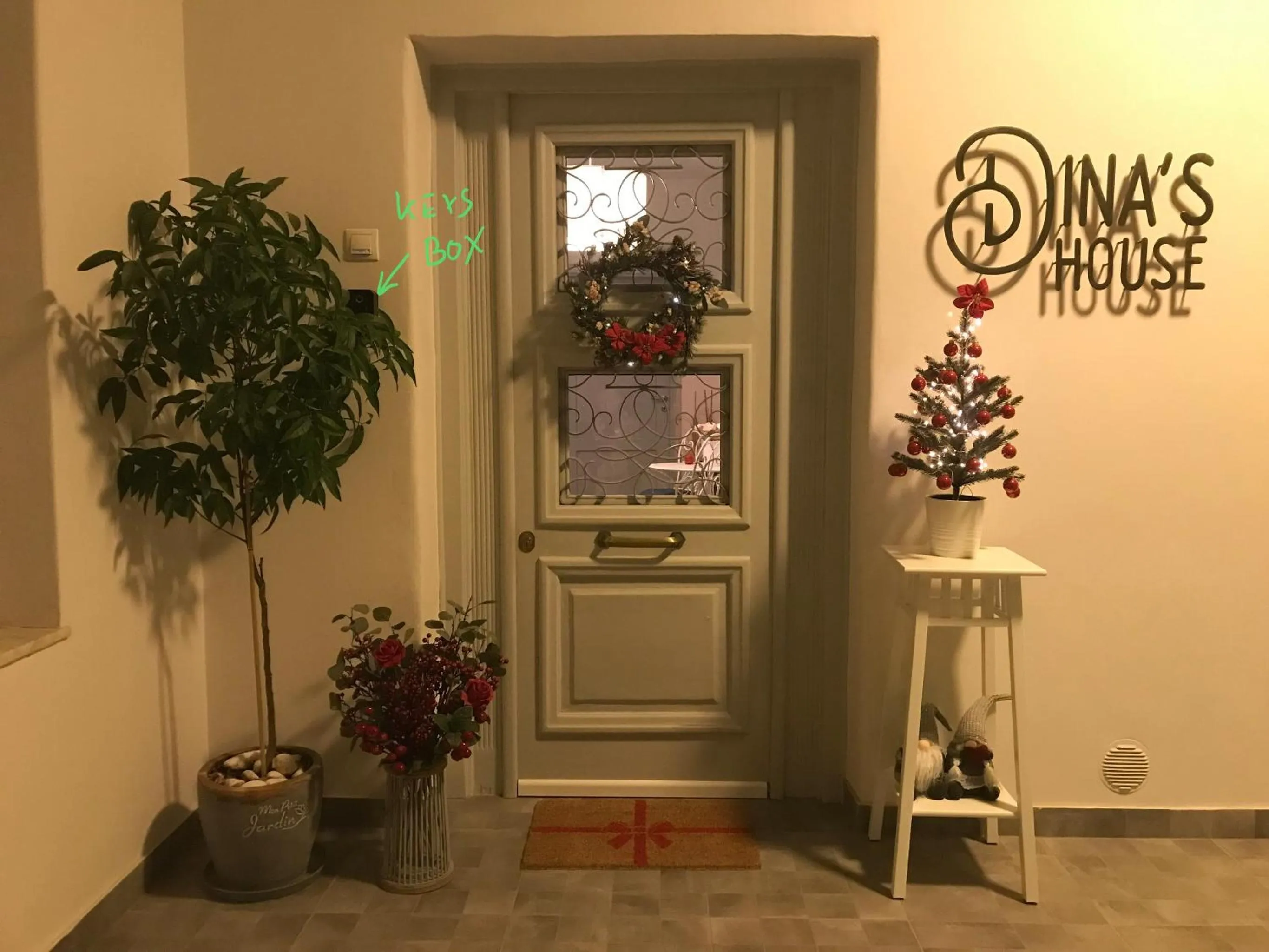 Facade/entrance in Dina's House