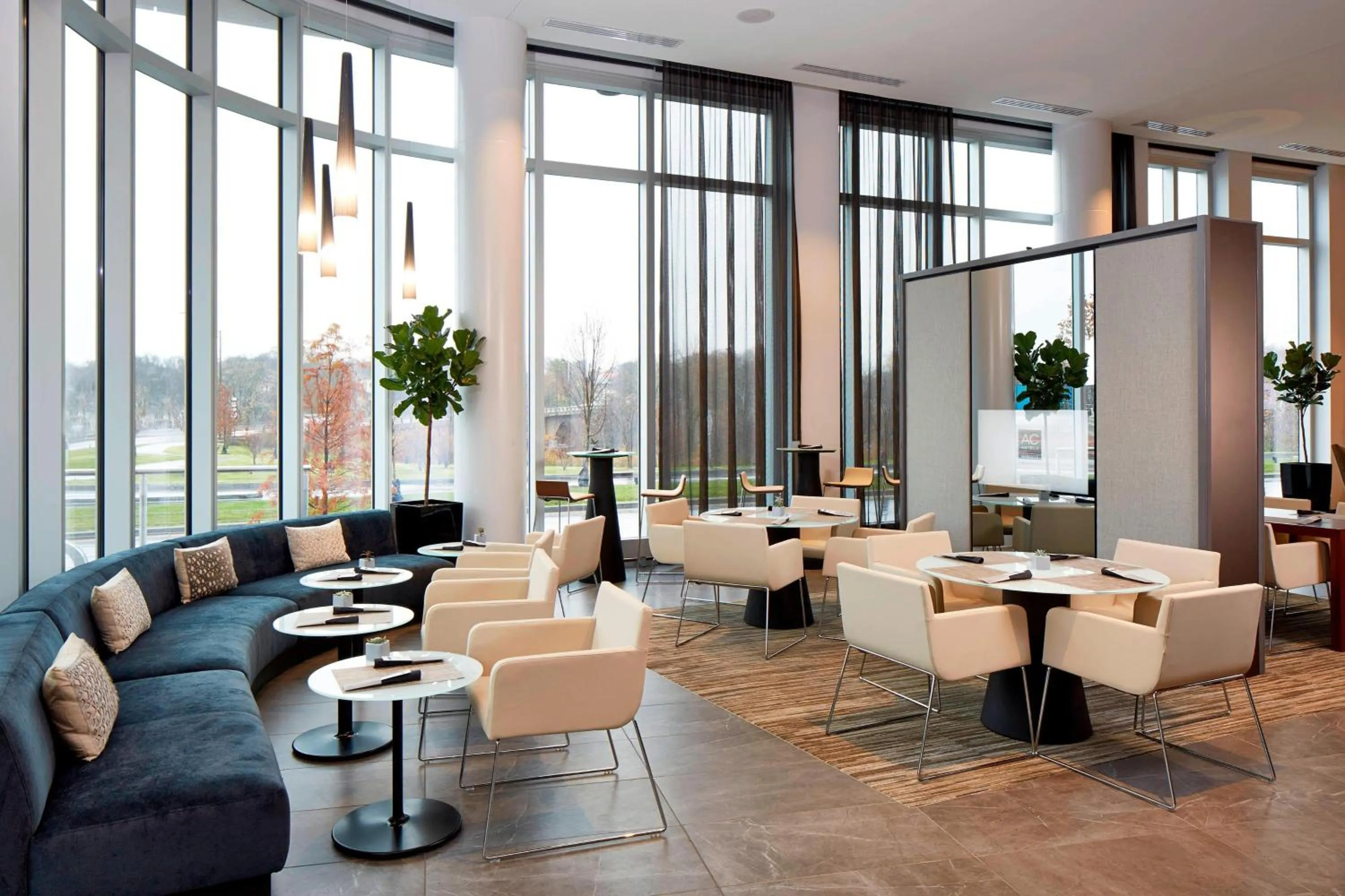 Restaurant/places to eat in AC Hotel Columbus Dublin