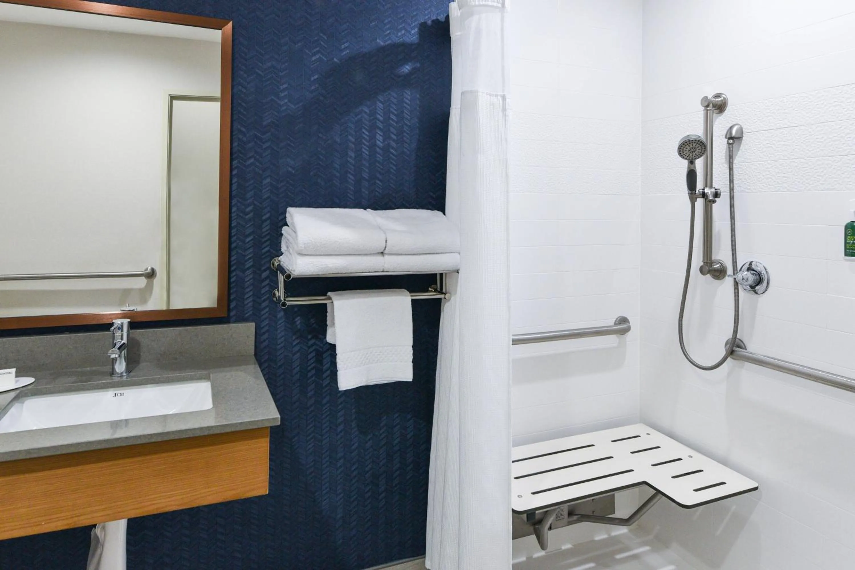 Bathroom in Fairfield Inn & Suites Ontario Rancho Cucamonga