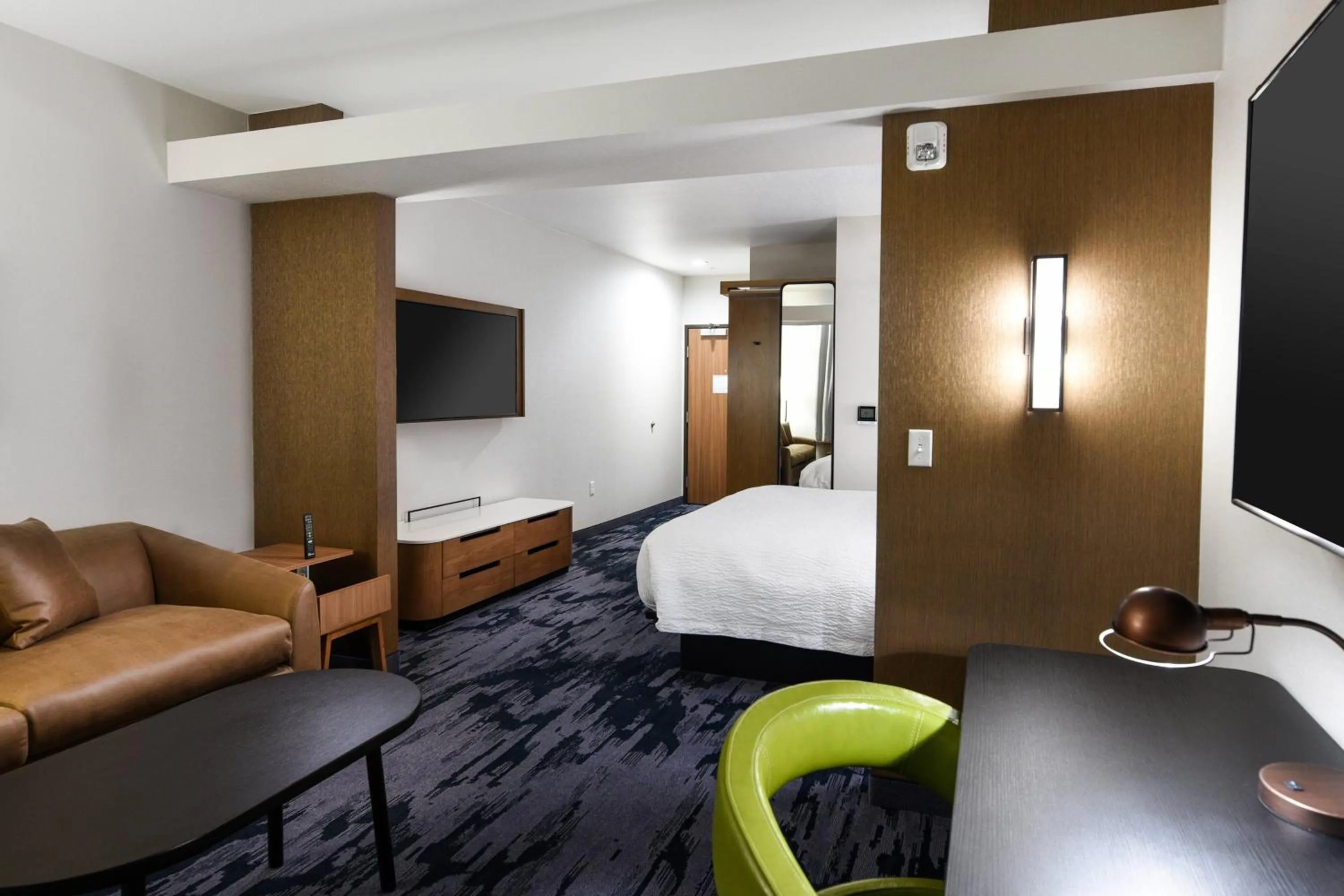 Photo of the whole room, Bed in Fairfield Inn & Suites Ontario Rancho Cucamonga