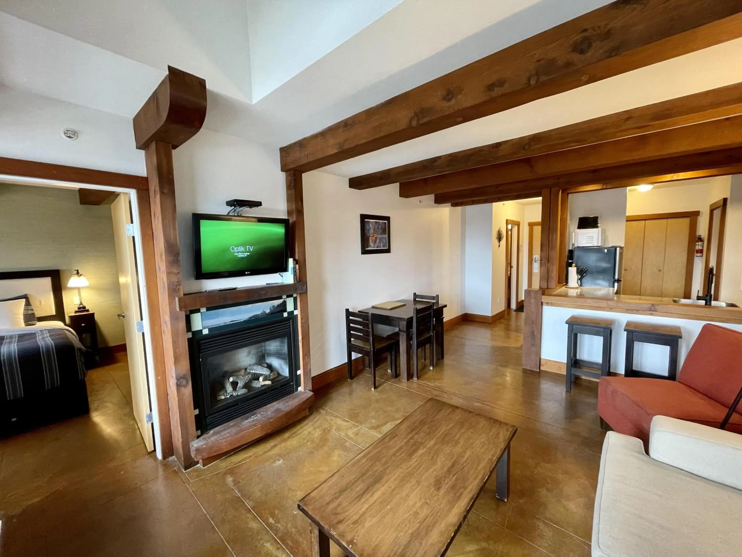 Property building, Bed in Great Condo In Excellent Location - Waterfront Building - Seaside