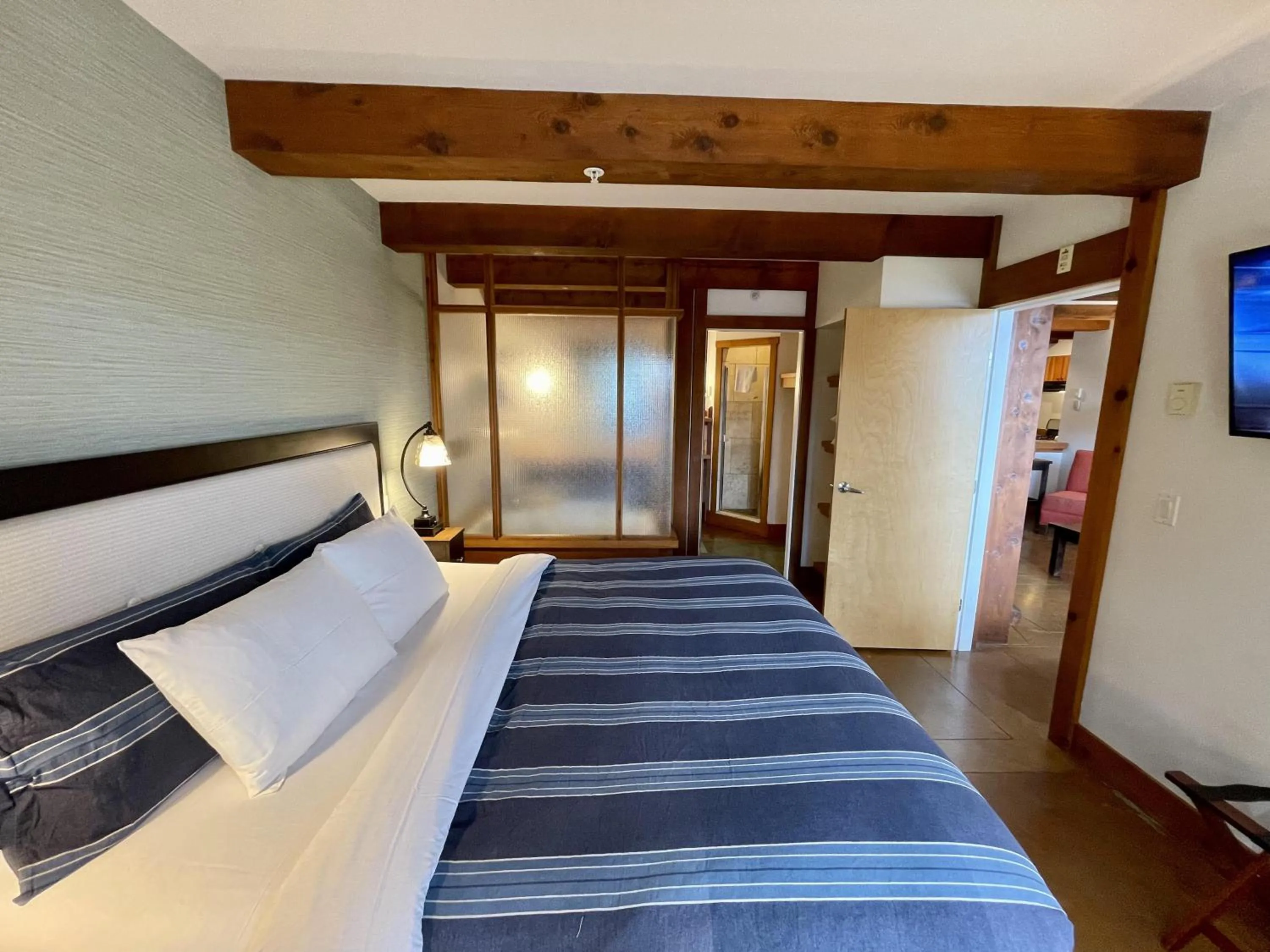 Property building, Bed in Great Condo In Excellent Location - Waterfront Building - Seaside