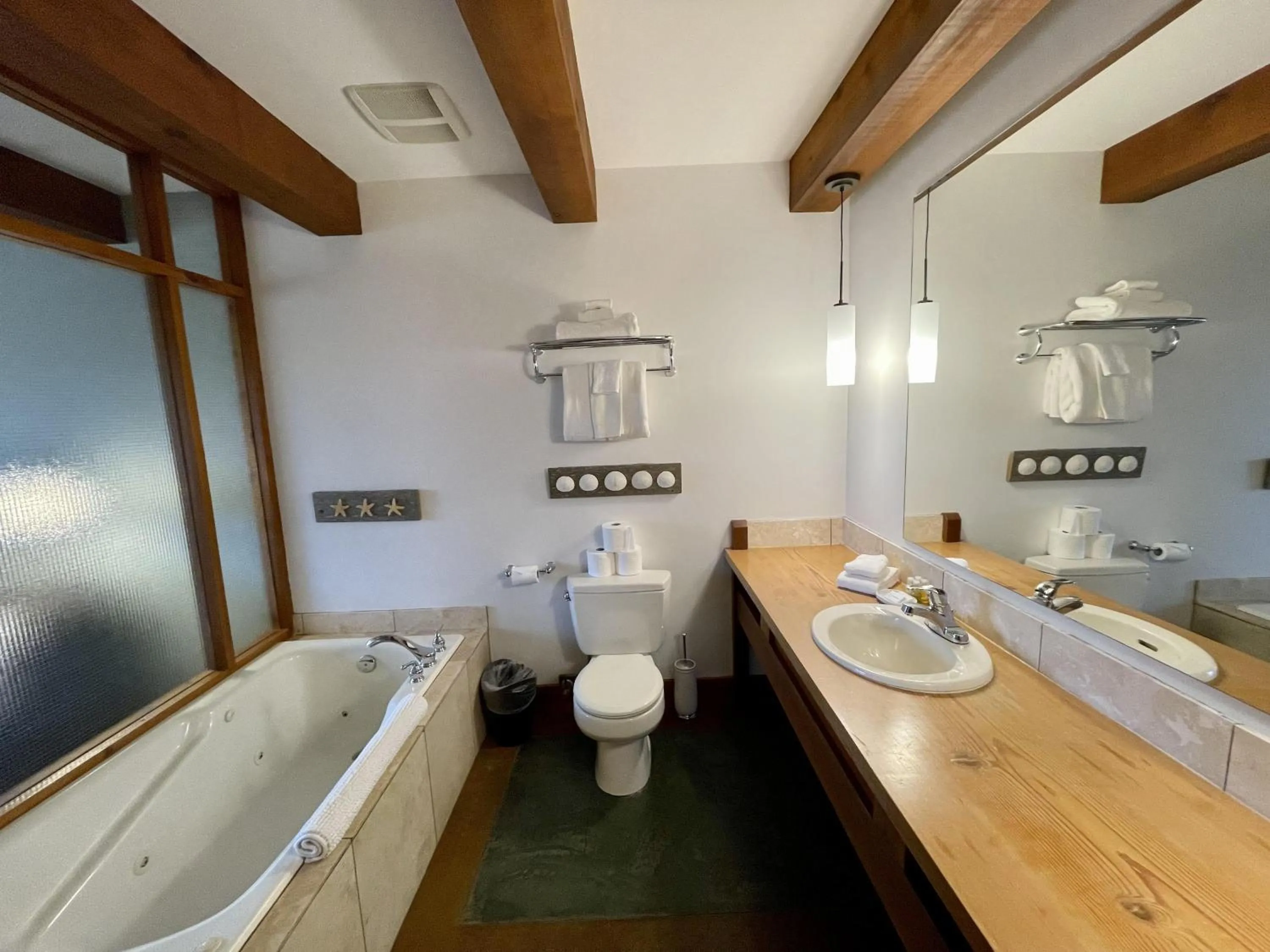 Property building in Great Condo In Excellent Location - Waterfront Building - Seaside