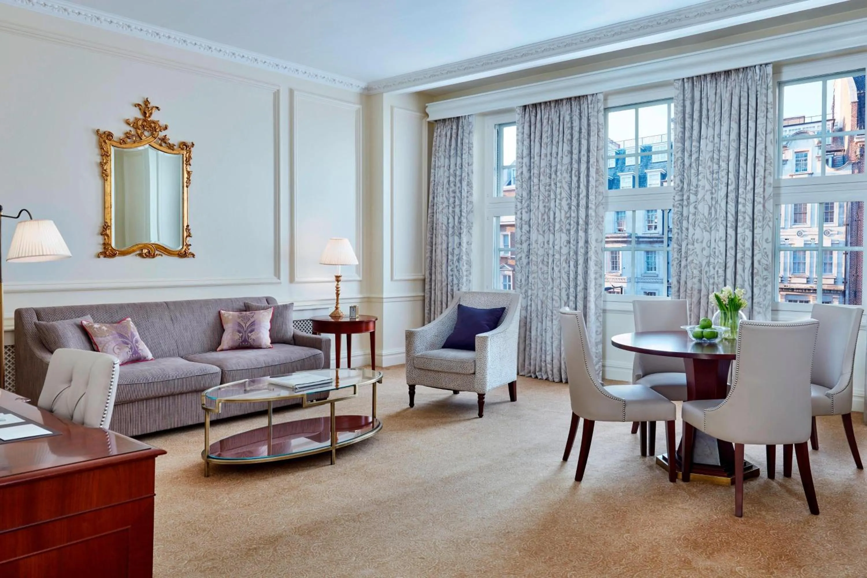 Living room in Grand Residences by Marriott - Mayfair-London