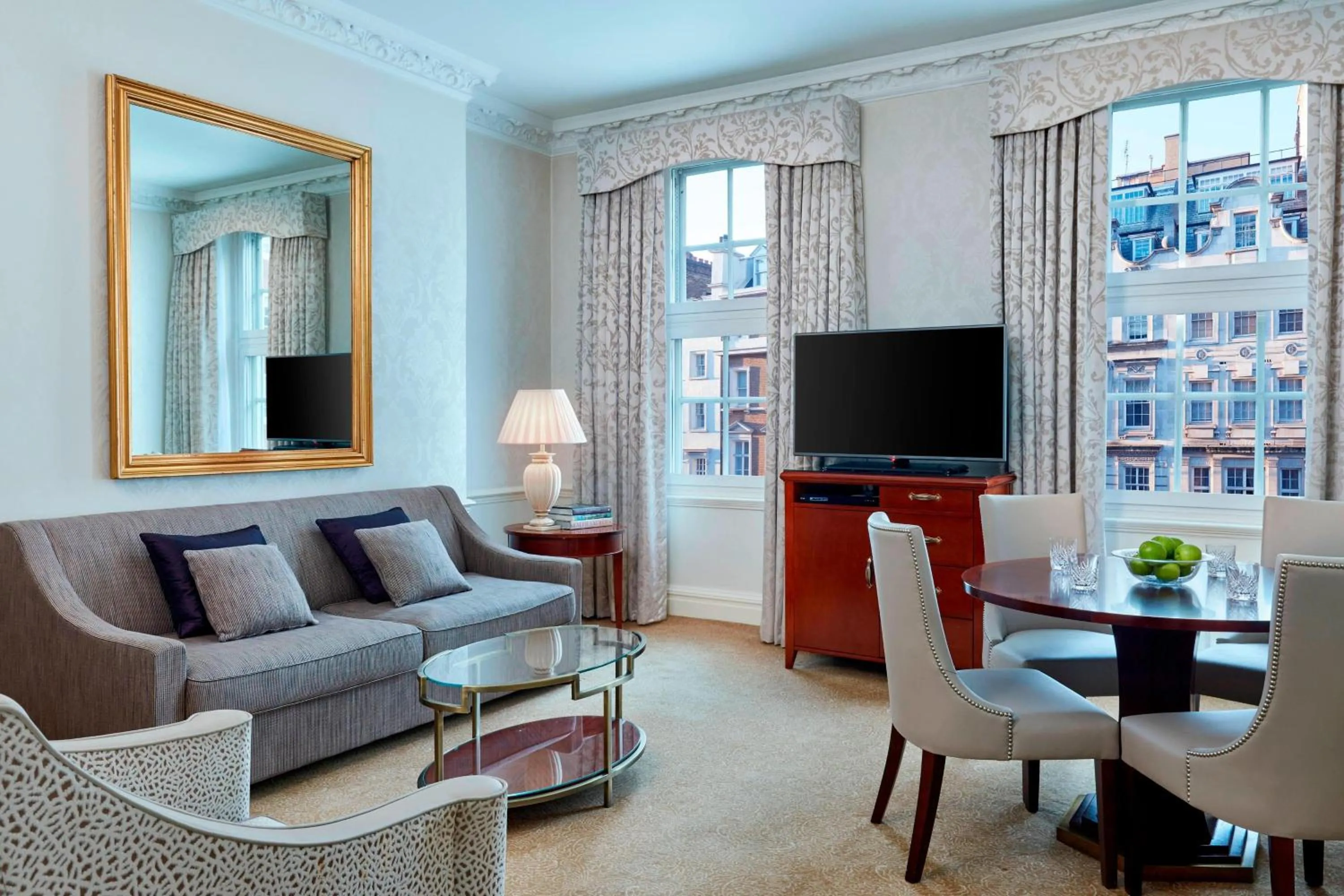 Living room in Grand Residences by Marriott - Mayfair-London