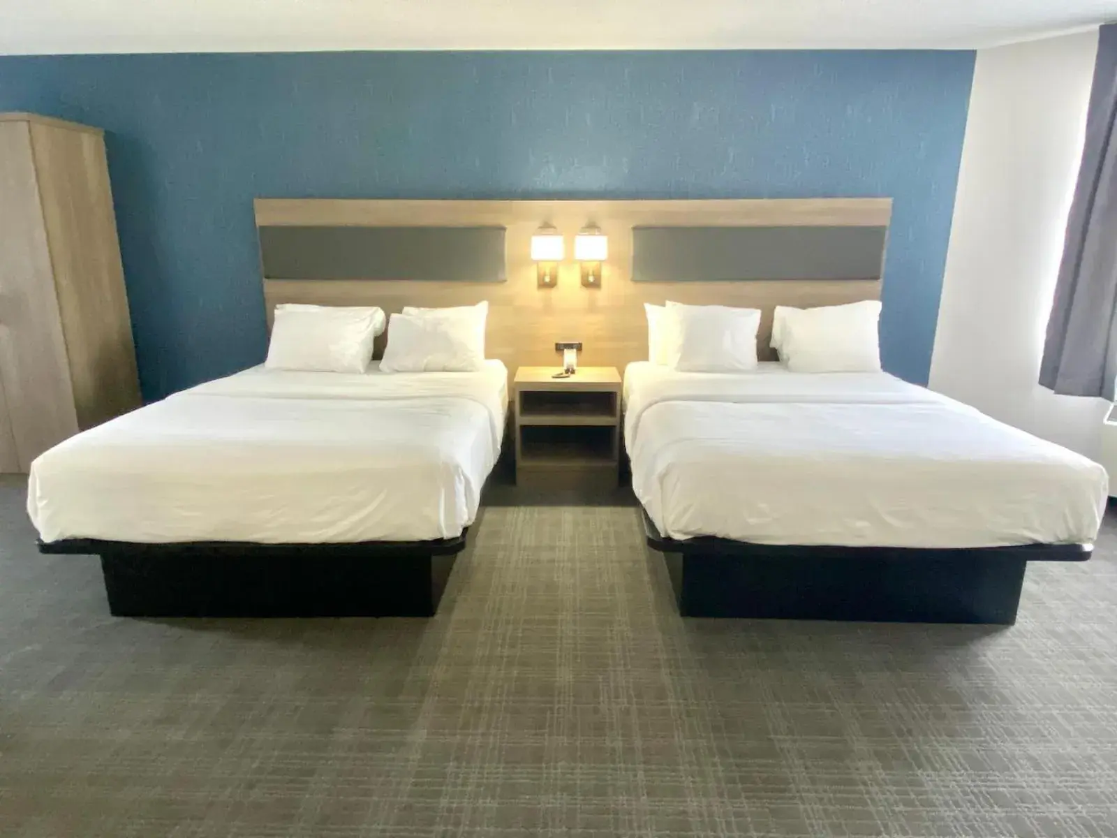 Queen Room with Two Queen Beds - Ground Floor - Non-Smoking - Pet Friendly in Comfort Inn St. Catharines Niagara Queen Room with Two Queen Beds - Ground Floor - Non-Smoking - Pet Friendly in Comfort Inn St. Catharines Niagara