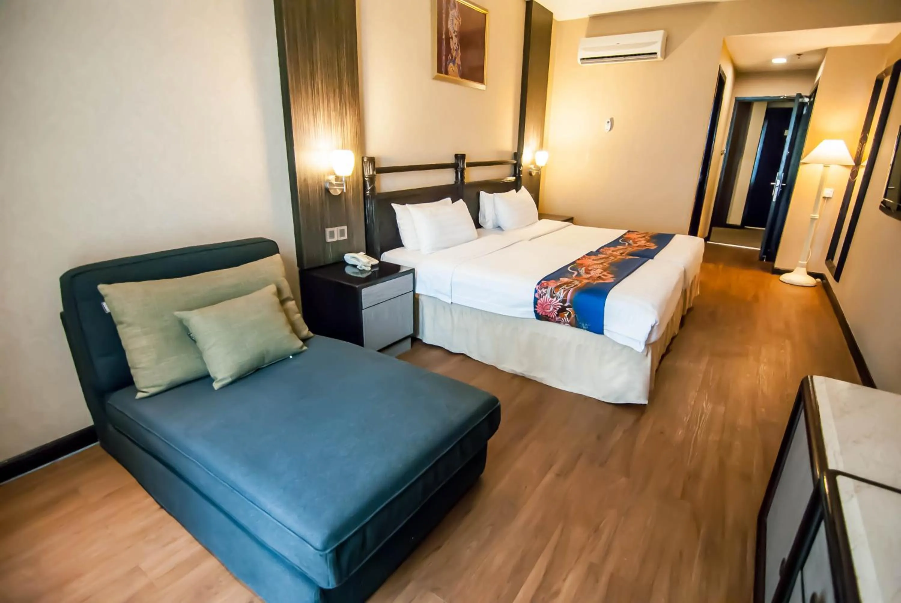 Shower, Bed in KK Times Square Hotel