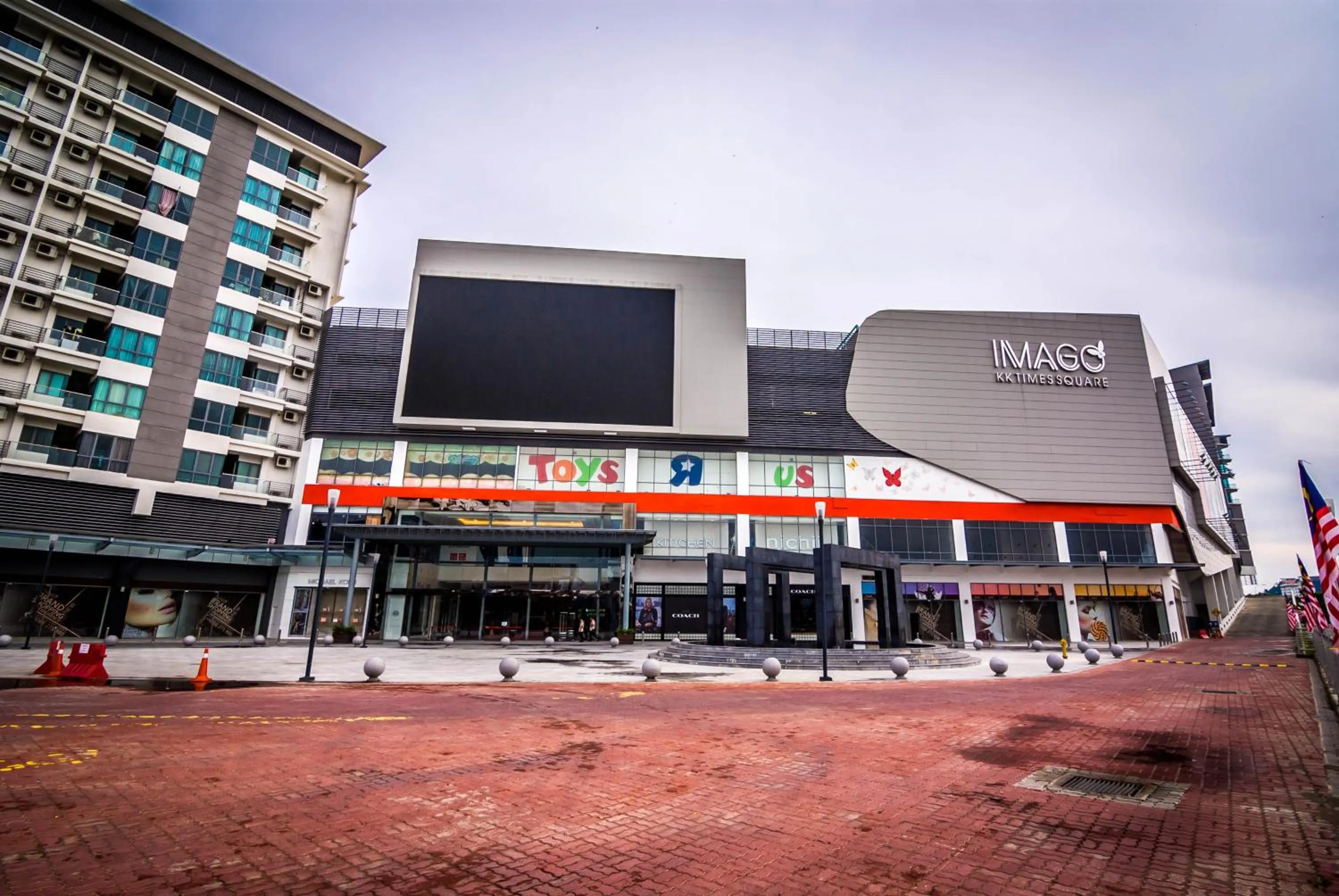 Restaurant/places to eat in KK Times Square Hotel