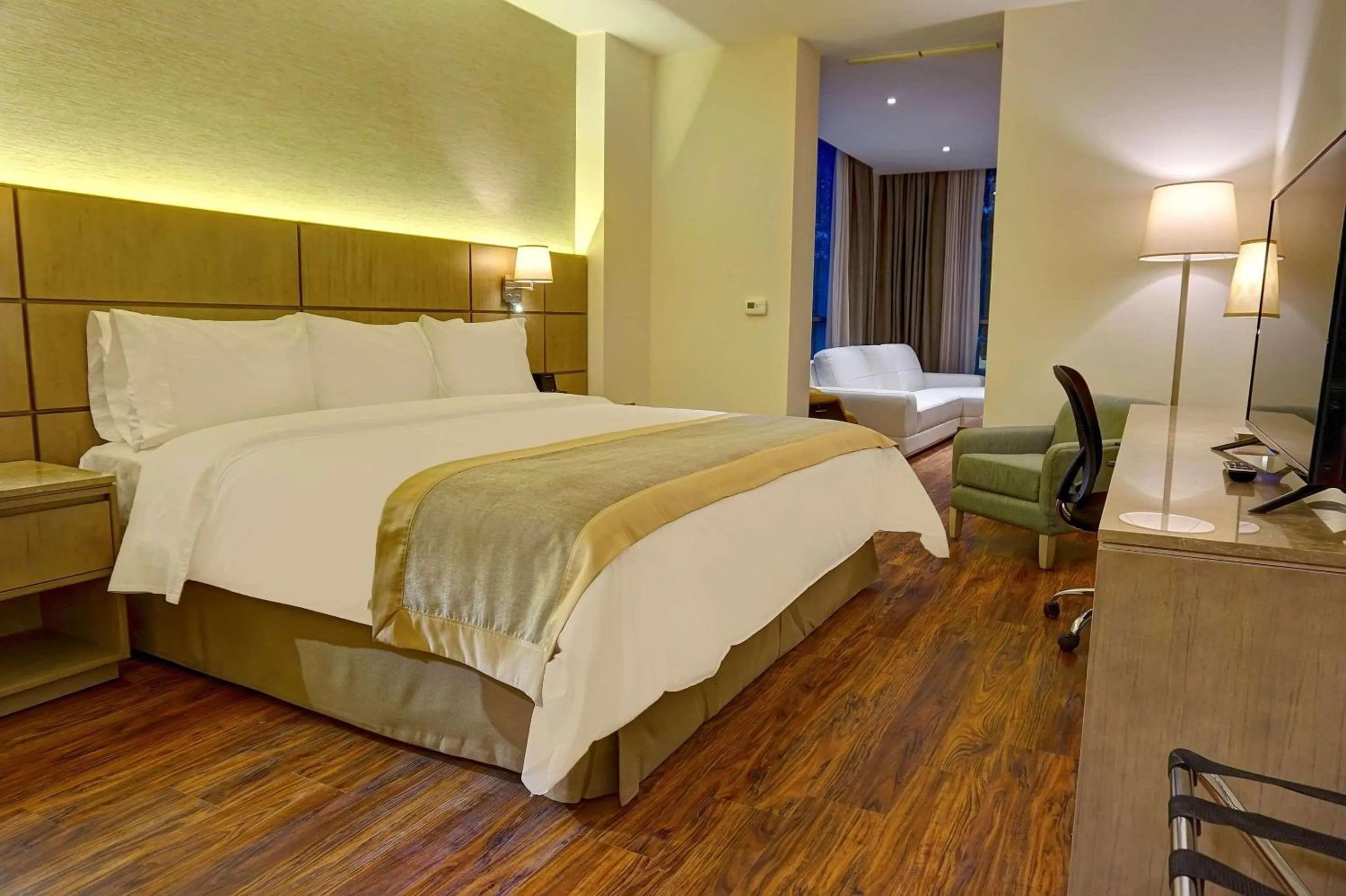 Bedroom, Bed in Radisson Hotel Guayaquil