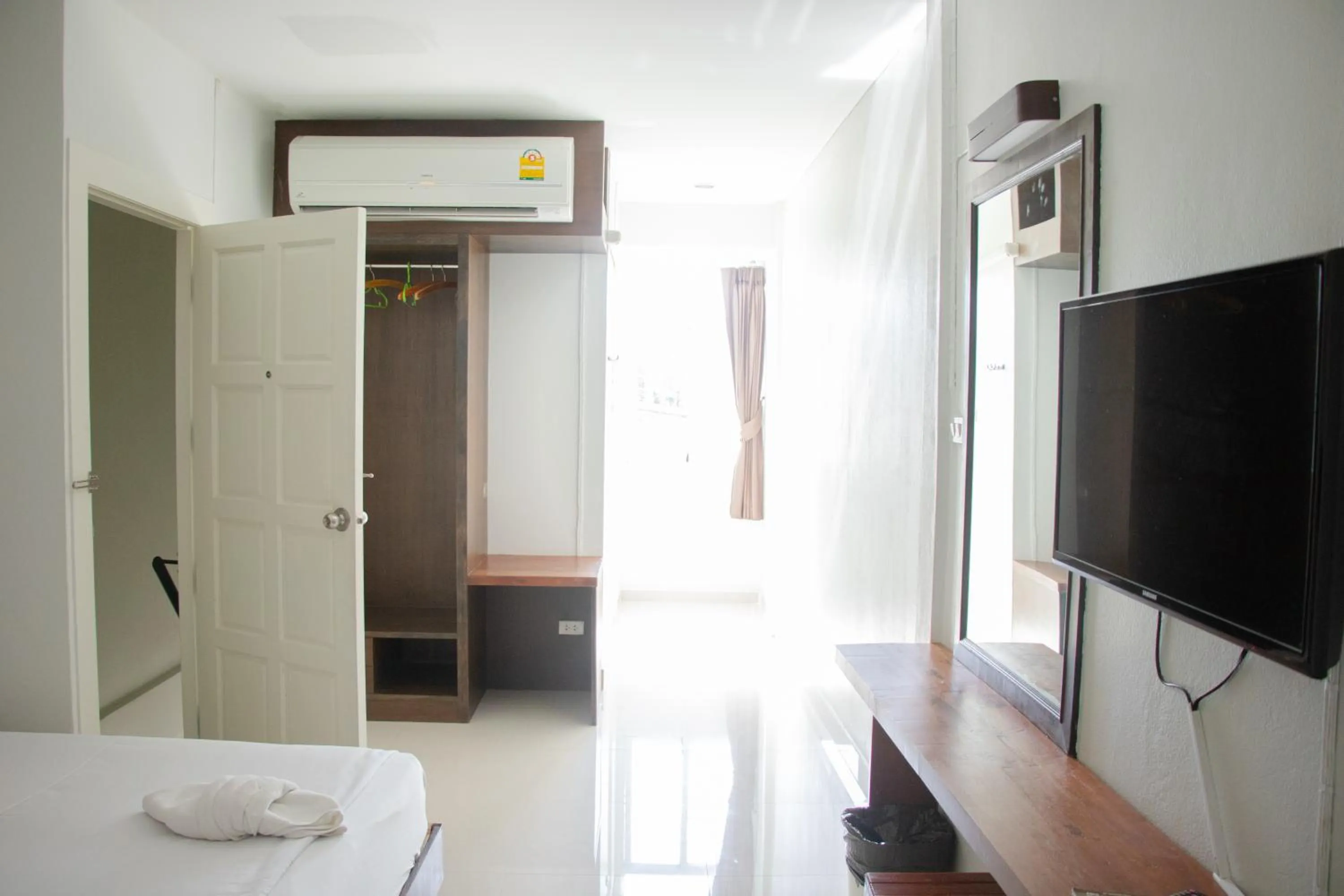 Photo of the whole room, Bed in Kallapangha Resort Khlongwan