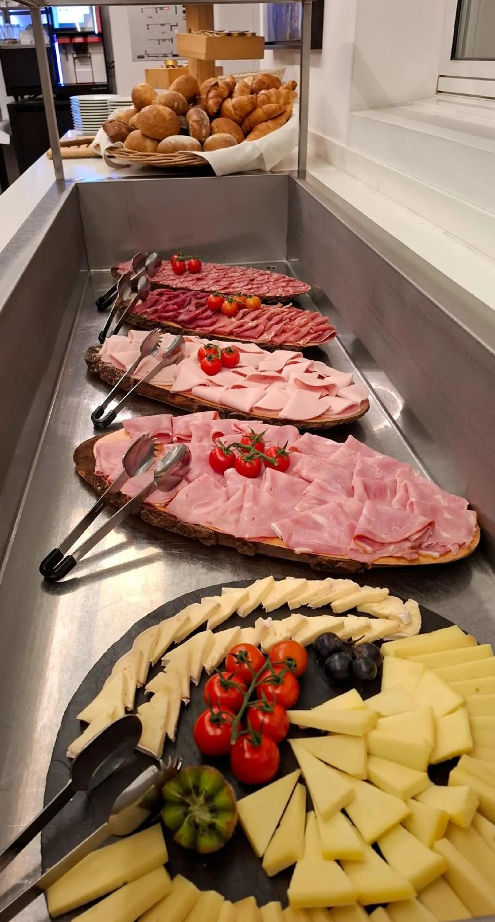 Breakfast in Hotel Alpina