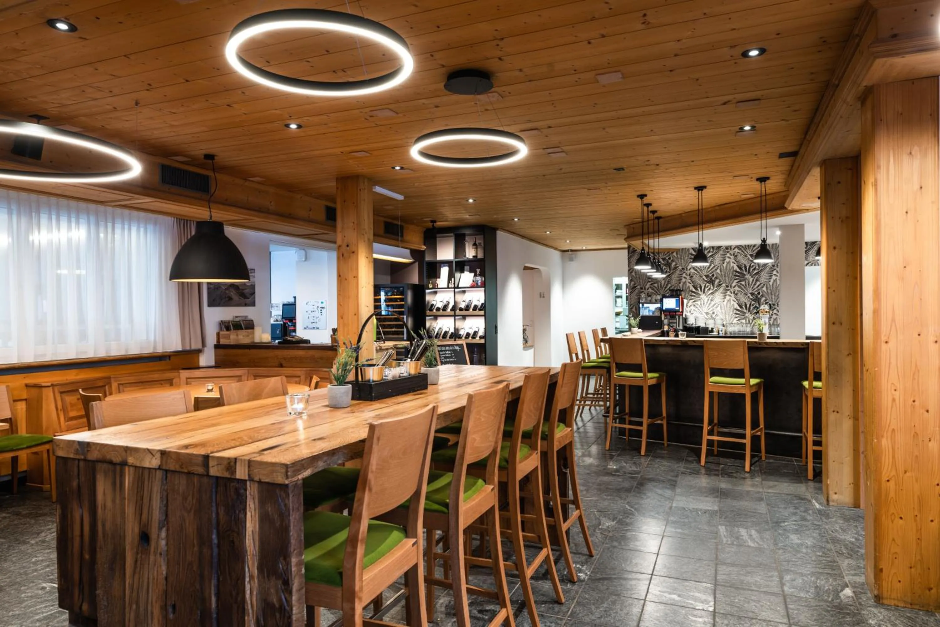 Restaurant/places to eat in Hotel Alpina