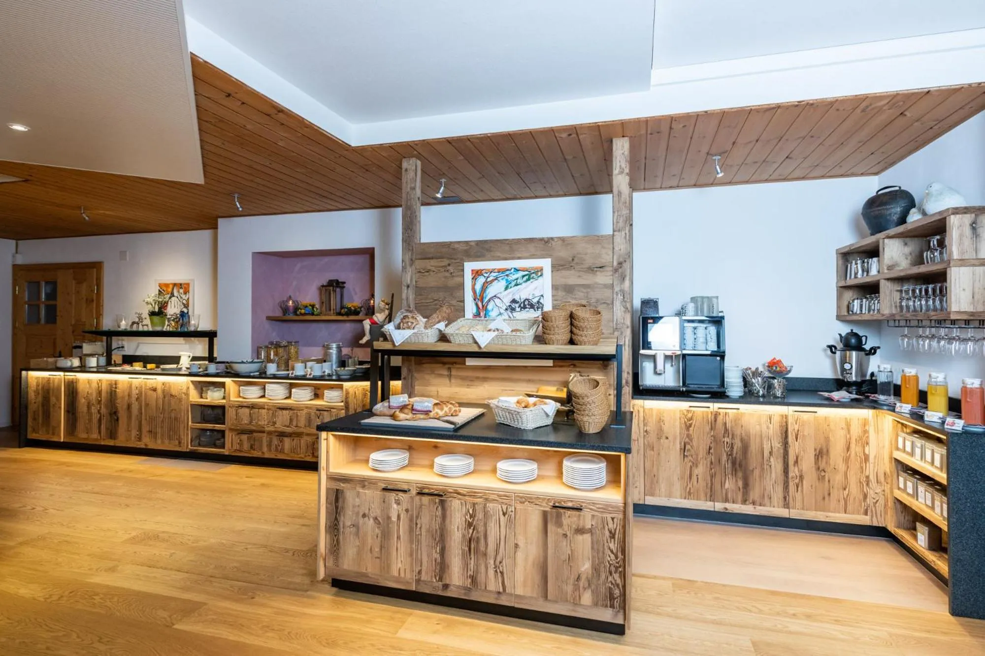 Buffet breakfast in Hotel La Cruna